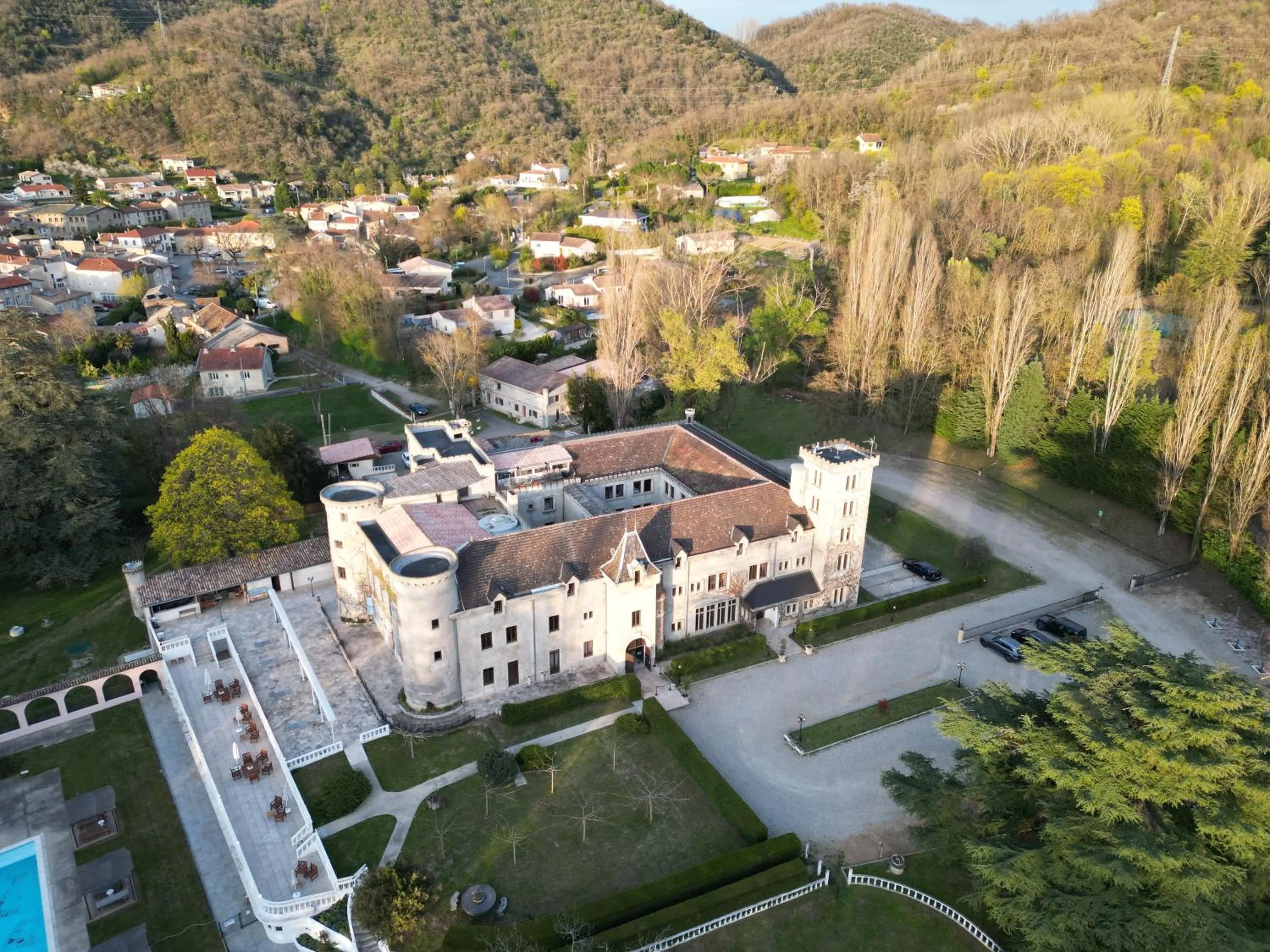 Swimming pool in Château de Fontager