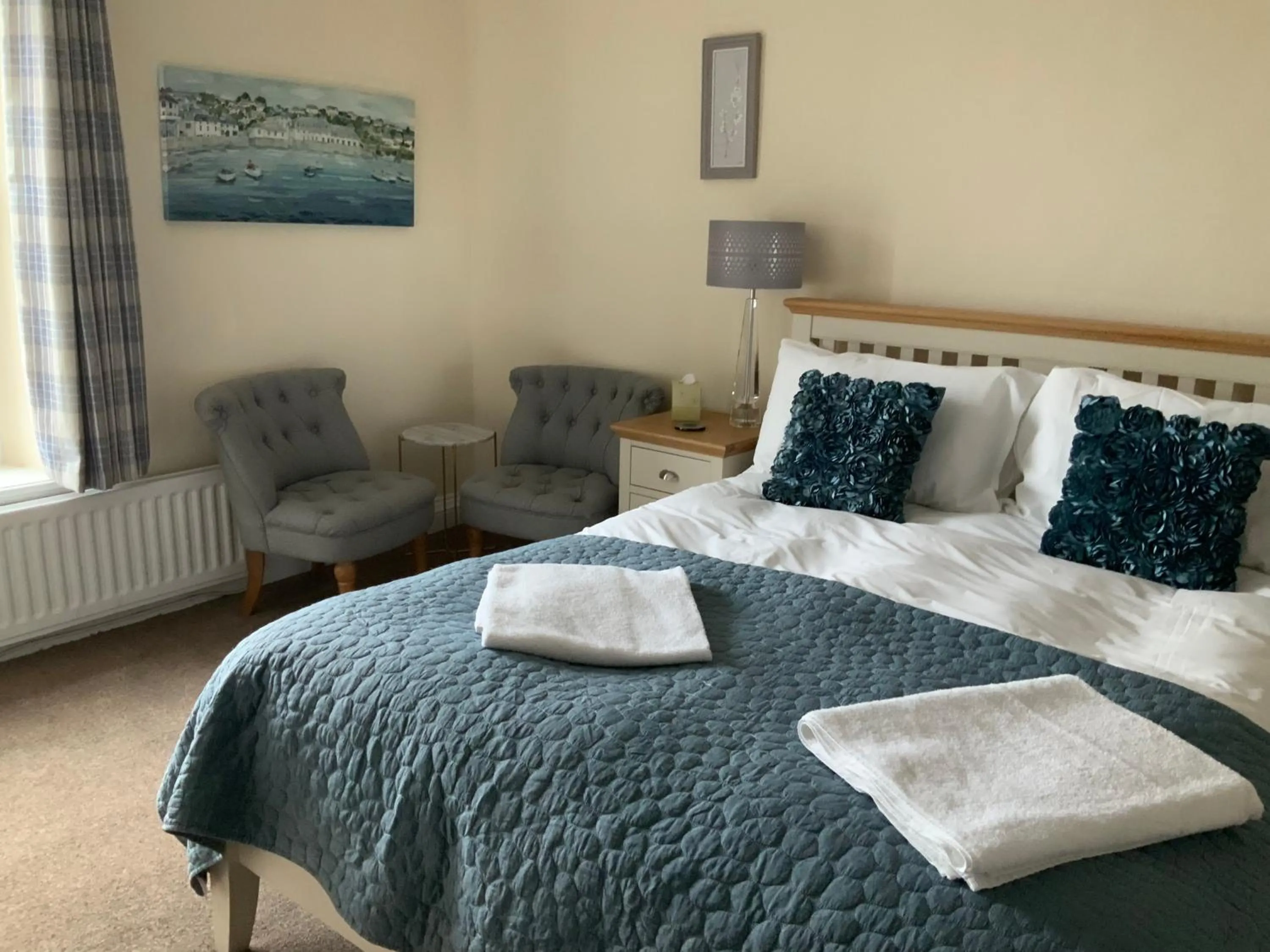 Seating area, Bed in Haven House