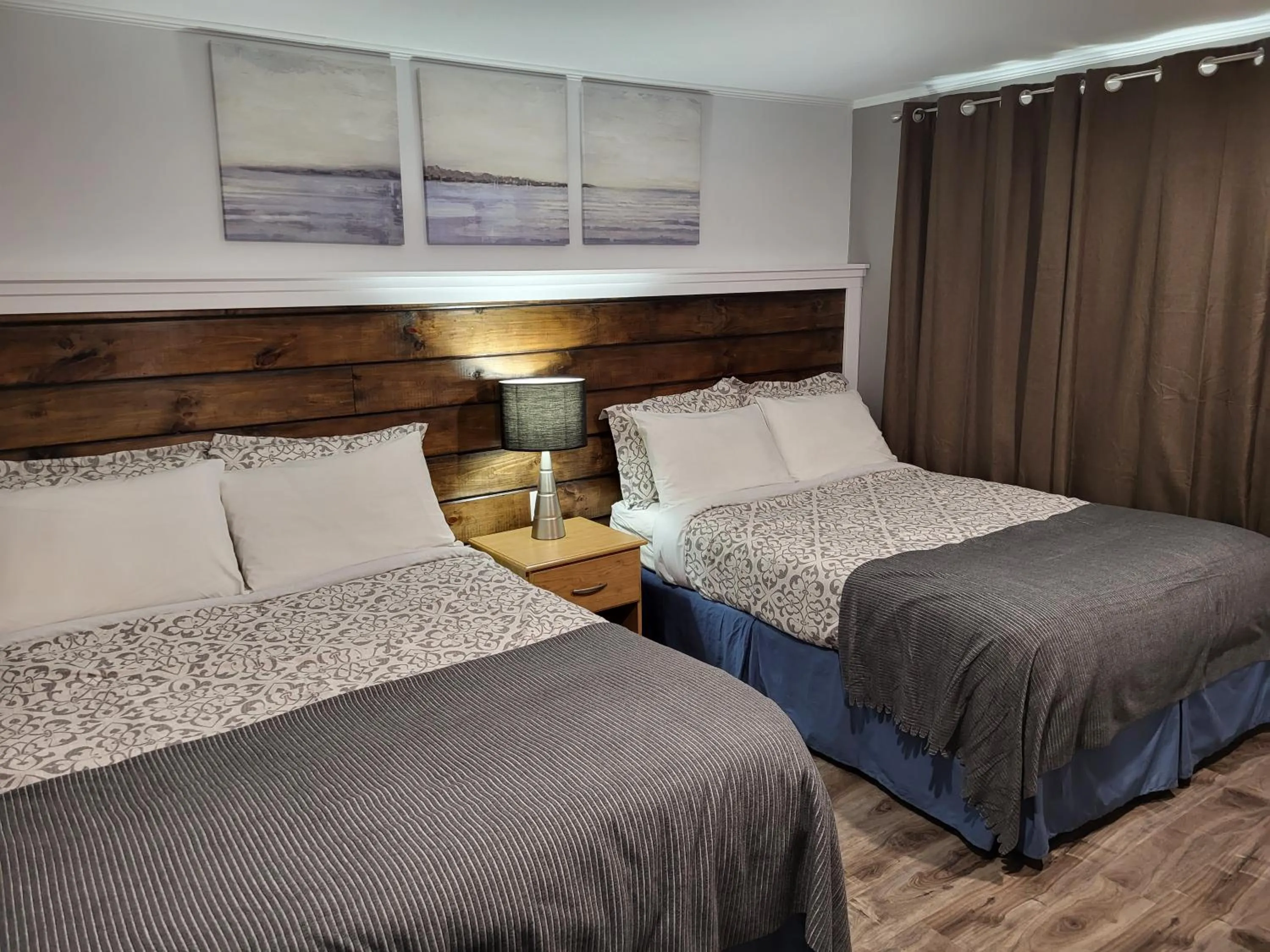 Photo of the whole room in Scoodic Motel