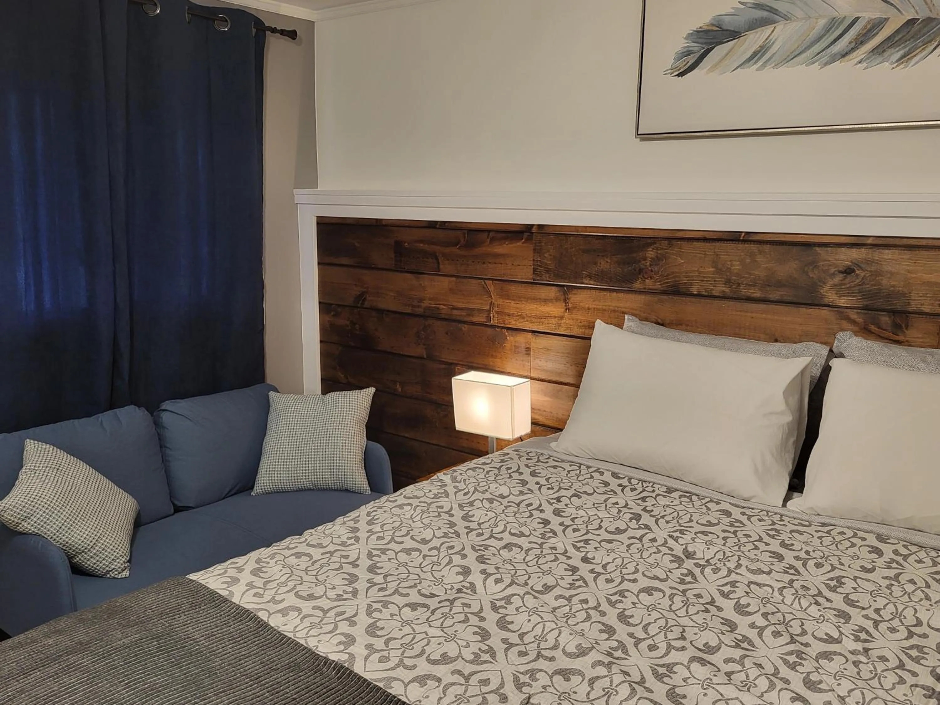 Photo of the whole room in Scoodic Motel