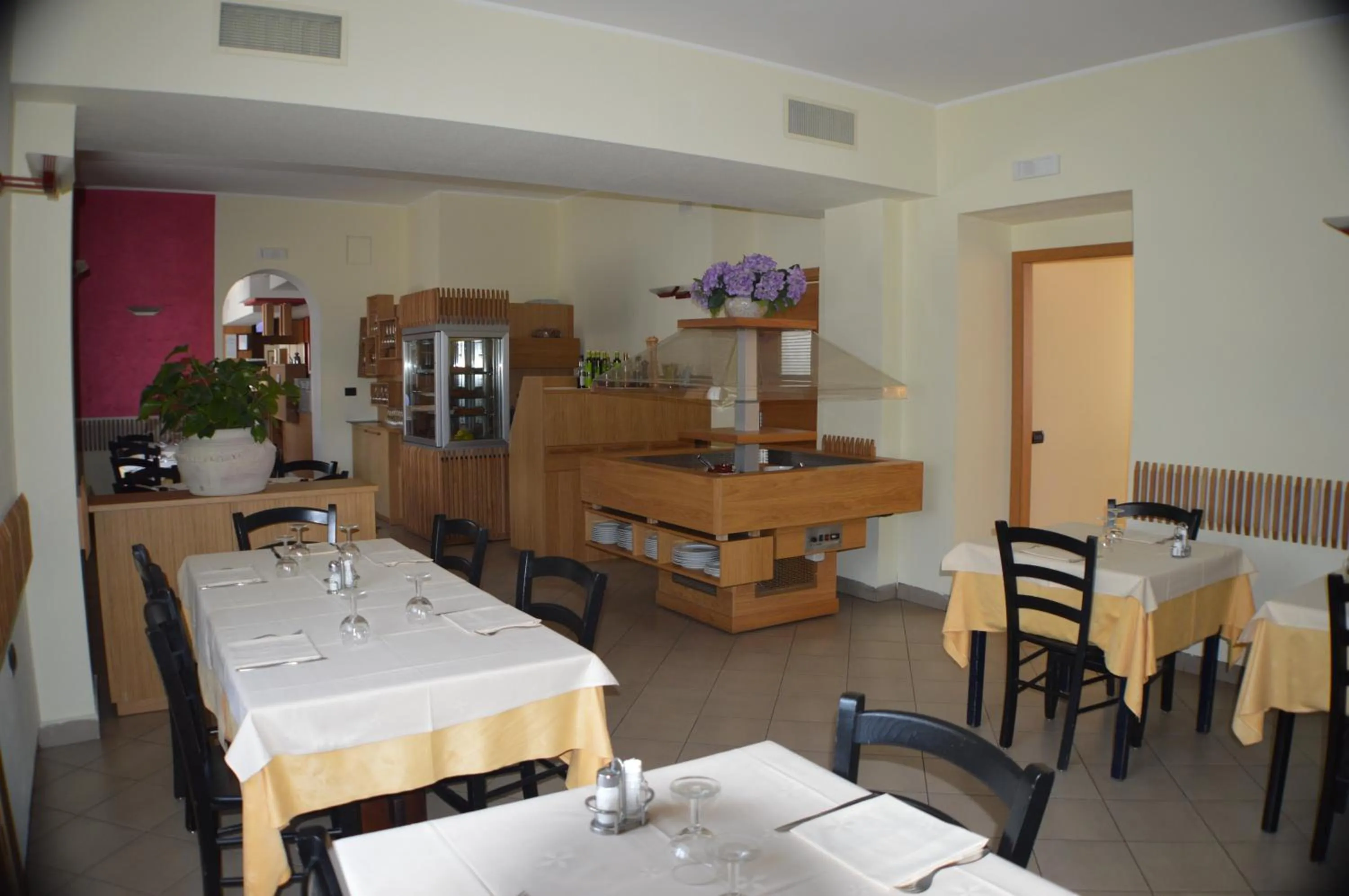 Restaurant/places to eat in Sempione Hotel Malpensa