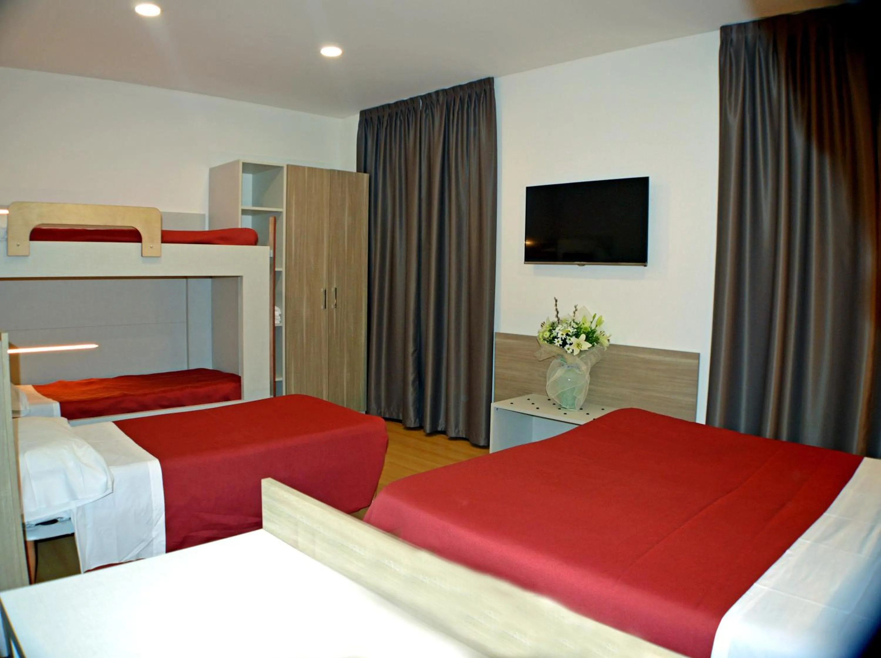 TV and multimedia, Bed in Sempione Hotel Malpensa