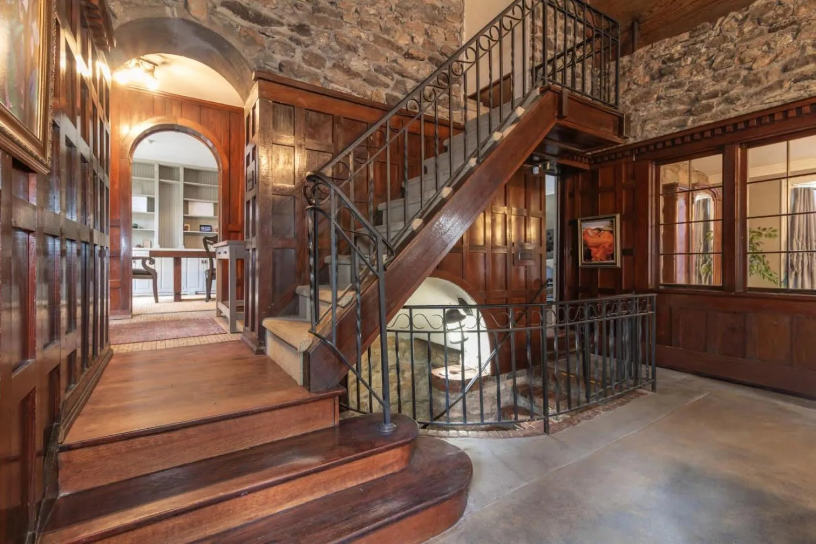 Royal in Columbus- Midtown Columbus Castle