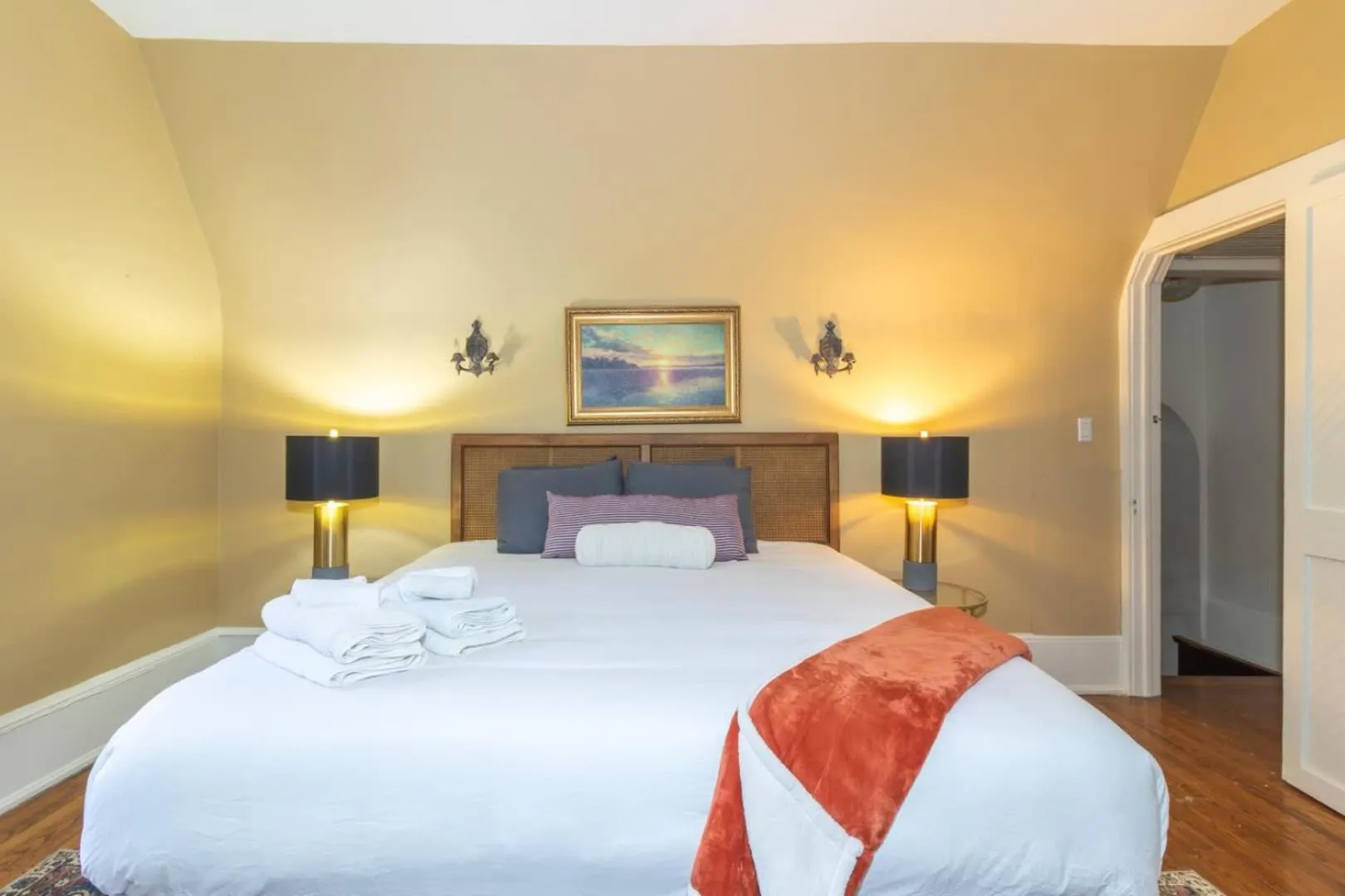 Bed in Royal in Columbus- Midtown Columbus Castle