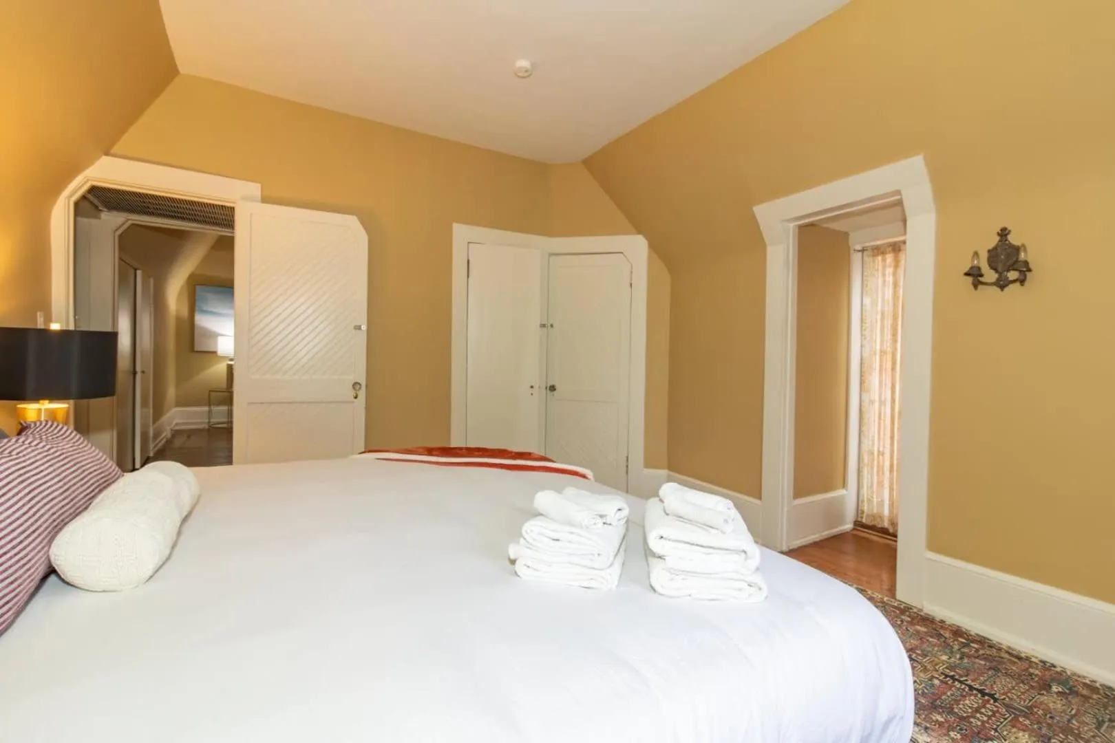 Bed in Royal in Columbus- Midtown Columbus Castle