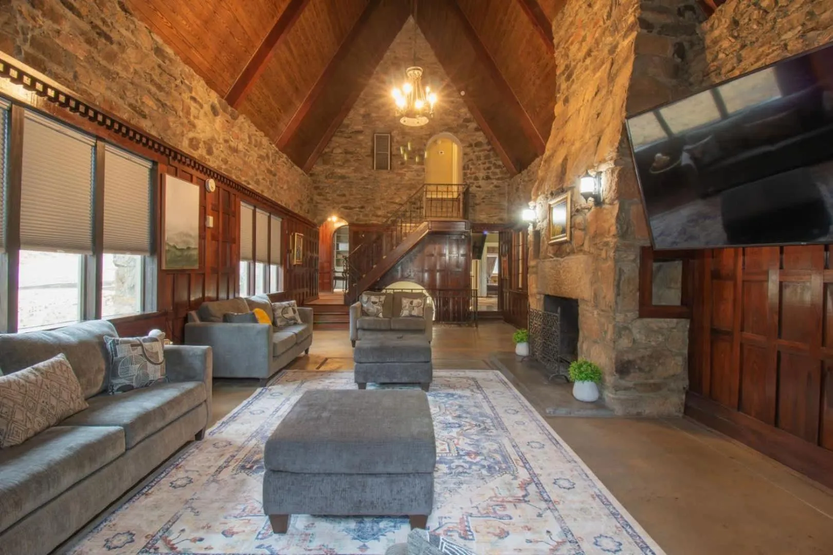 Royal in Columbus- Midtown Columbus Castle