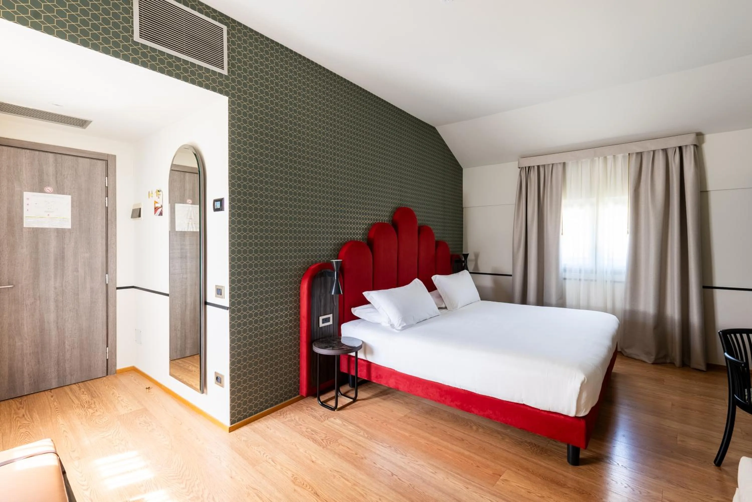 Bedroom, Bed in Hotel Regina