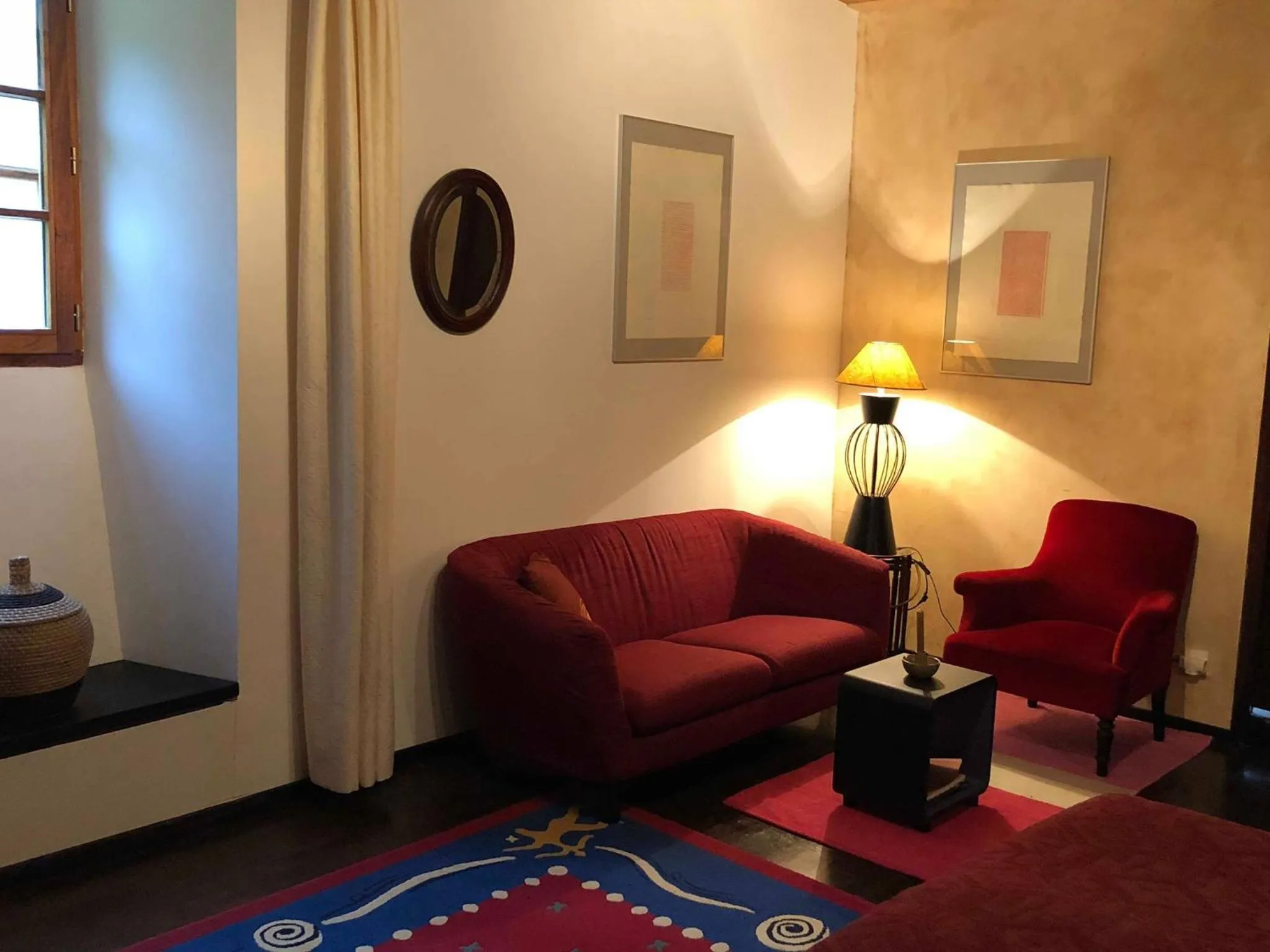 Photo of the whole room in Weekend en Provence