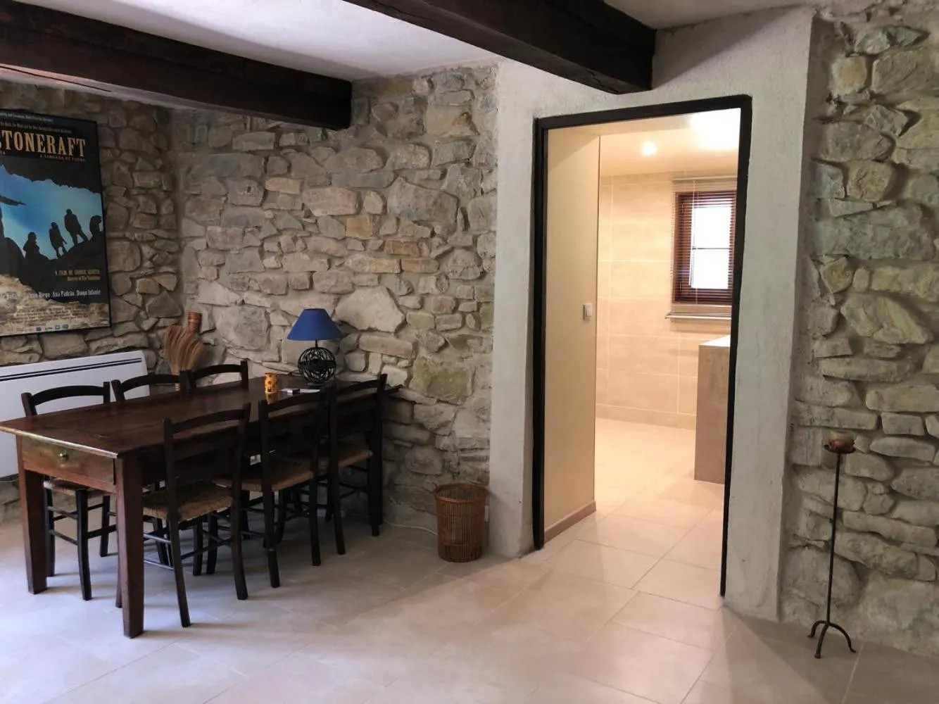 Photo of the whole room in Weekend en Provence