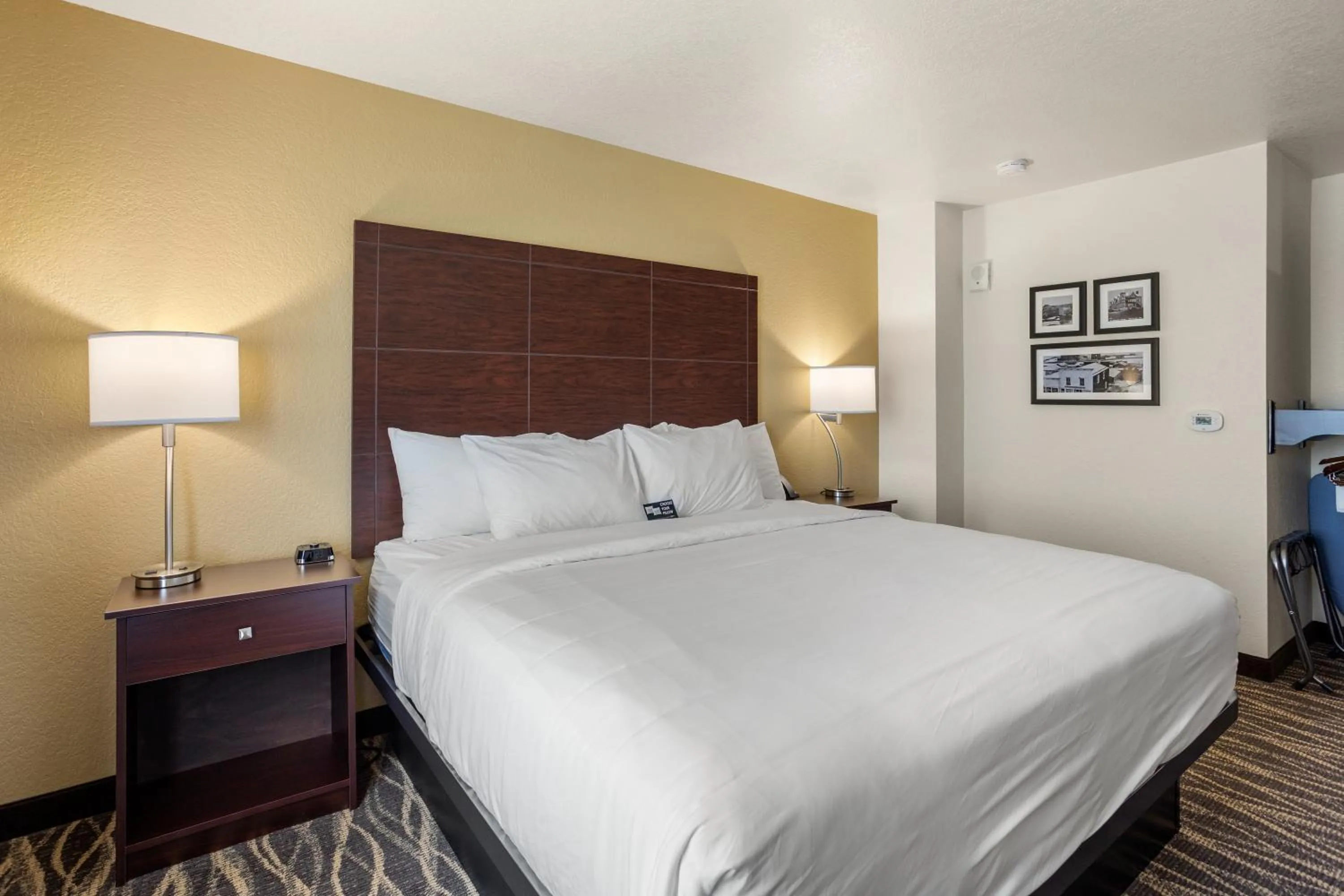 Bed in Cobblestone Hotel & Suites - De Pere Green Bay