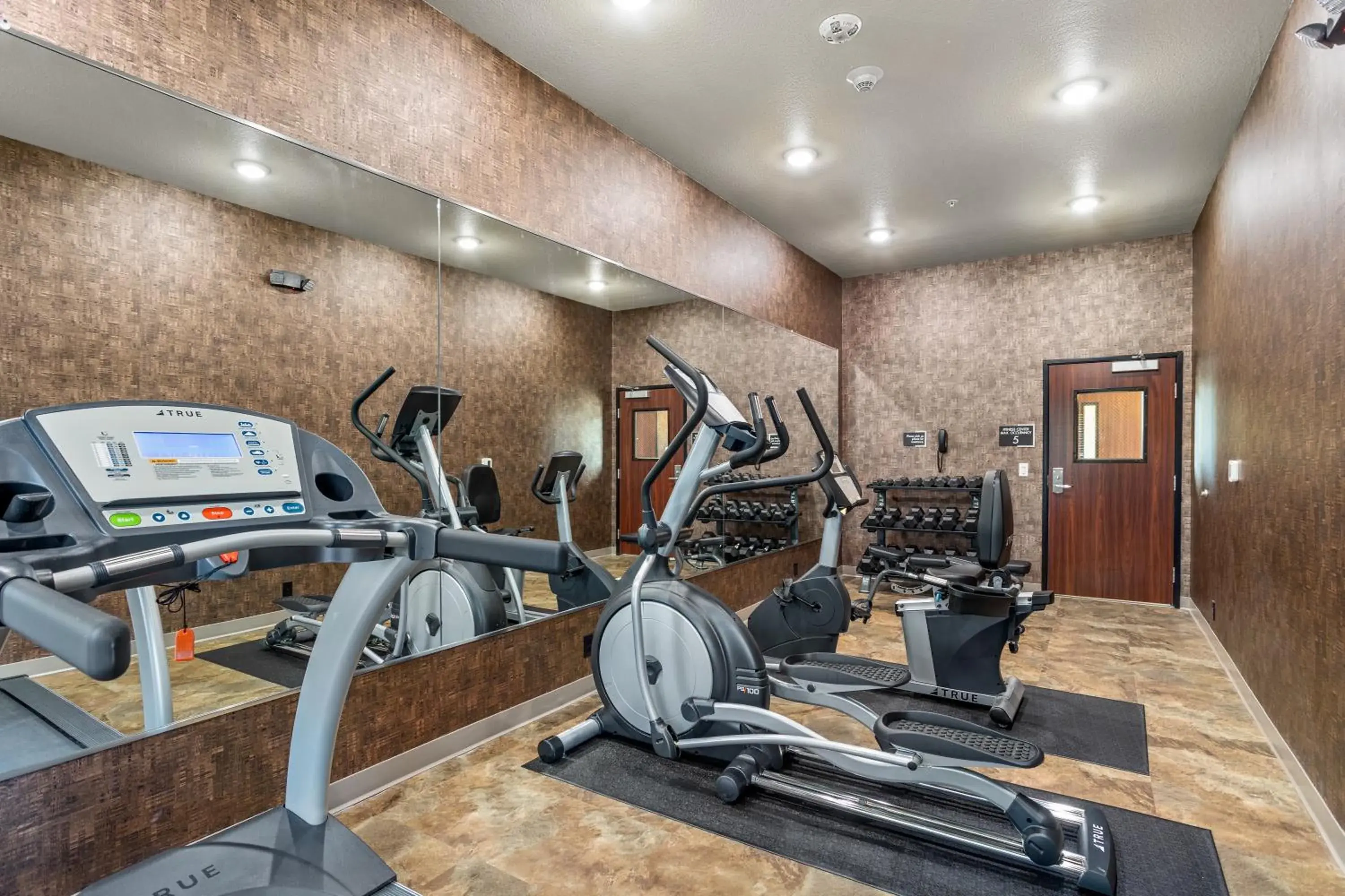 Fitness centre/facilities in Cobblestone Hotel & Suites - De Pere Green Bay Fitness centre/facilities in Cobblestone Hotel & Suites - De Pere Green Bay