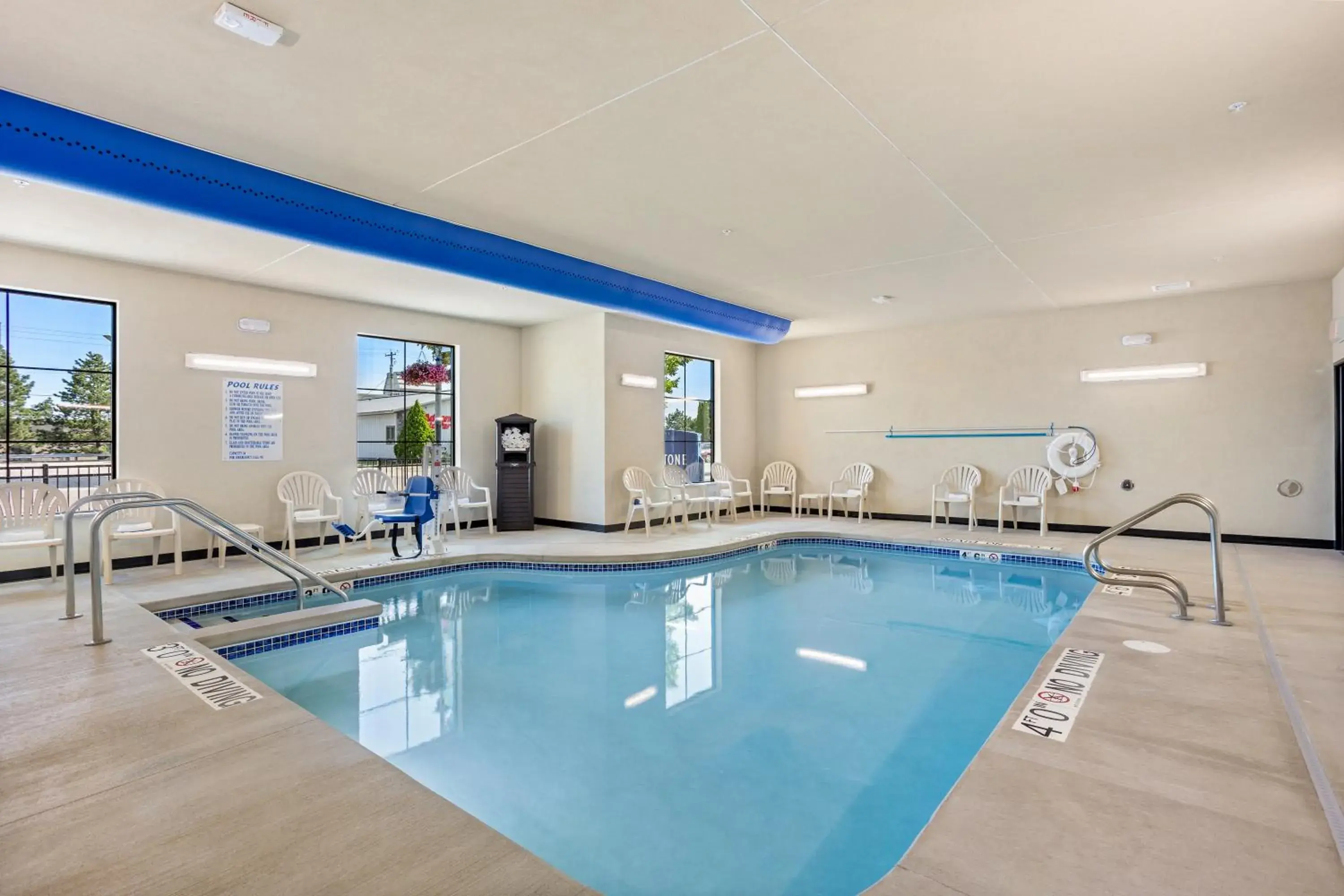 Swimming pool in Cobblestone Hotel & Suites - De Pere Green Bay Swimming pool in Cobblestone Hotel & Suites - De Pere Green Bay