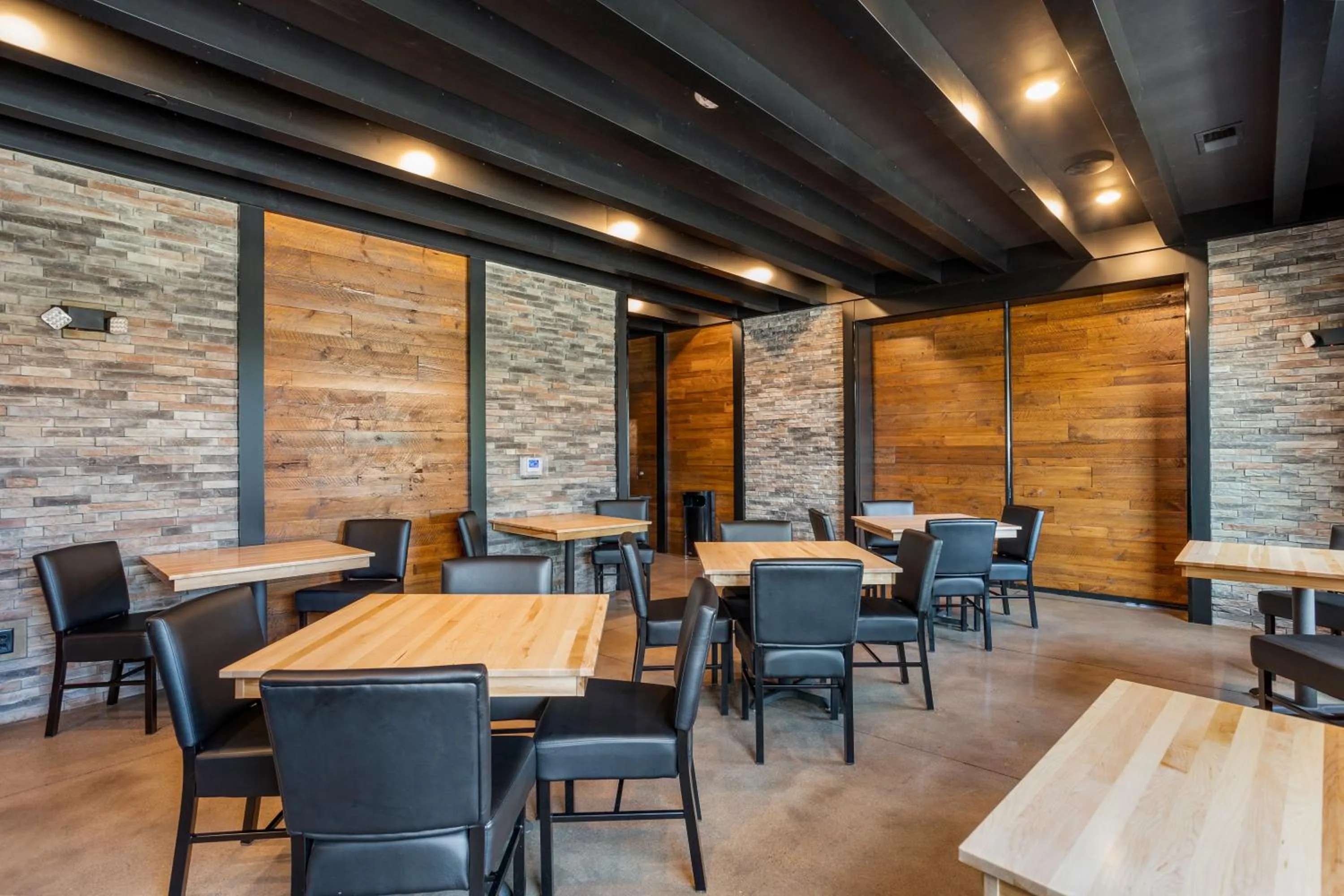 Breakfast in Cobblestone Hotel & Suites - De Pere Green Bay