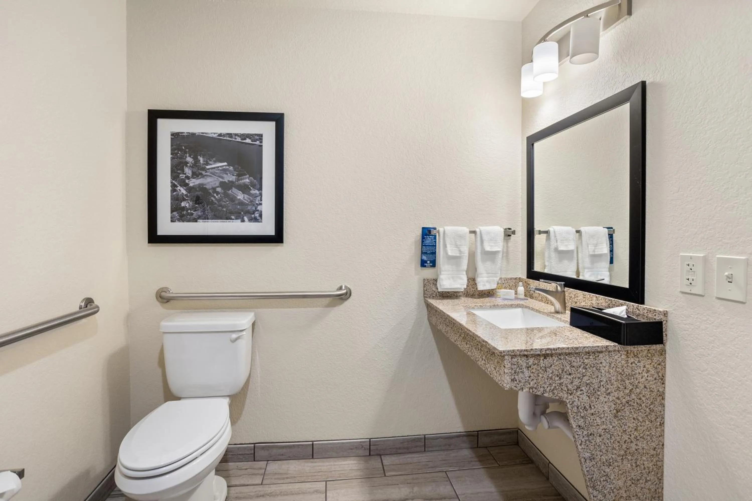 Toilet in Cobblestone Hotel & Suites - De Pere Green Bay