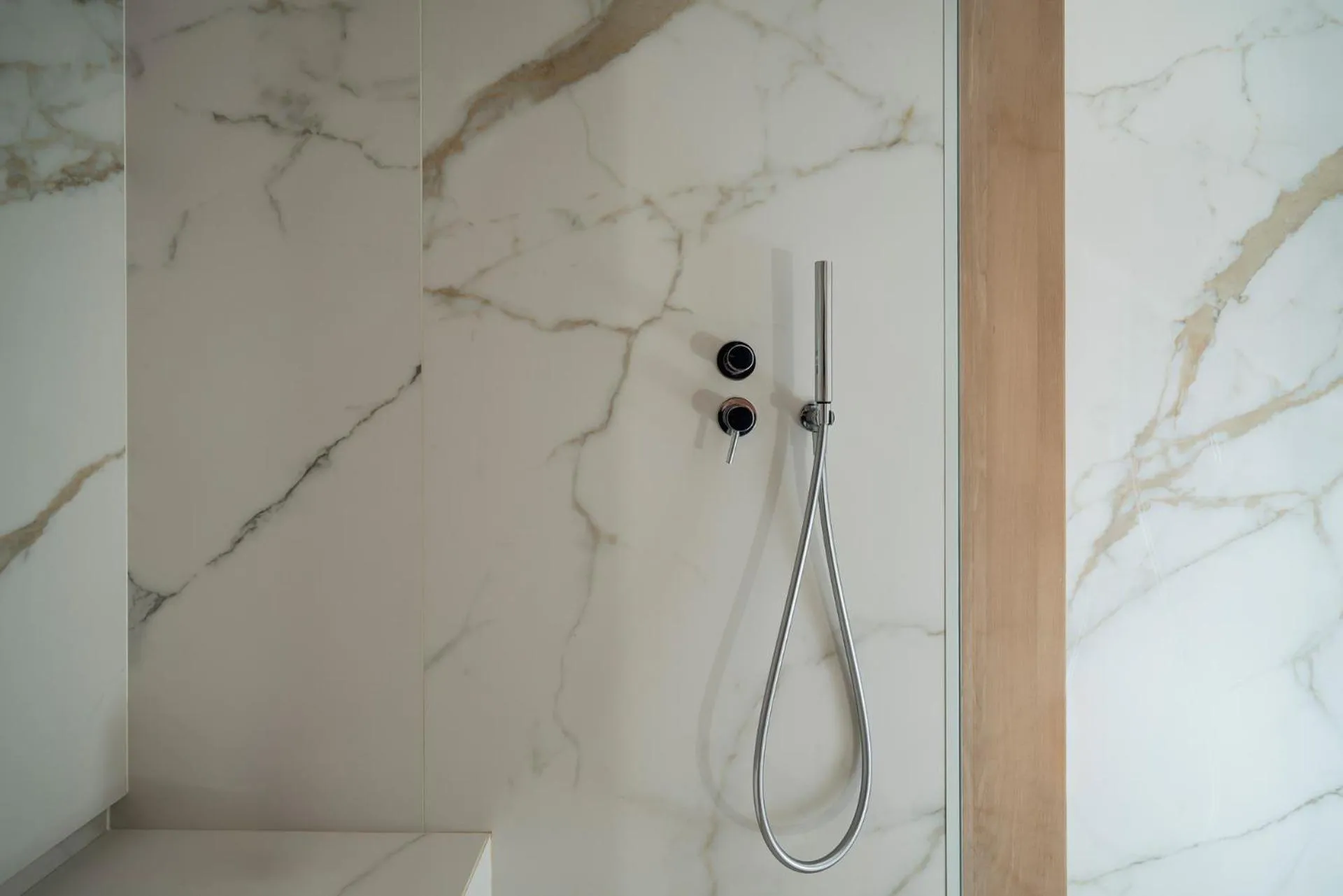 Shower in Hotel Regina