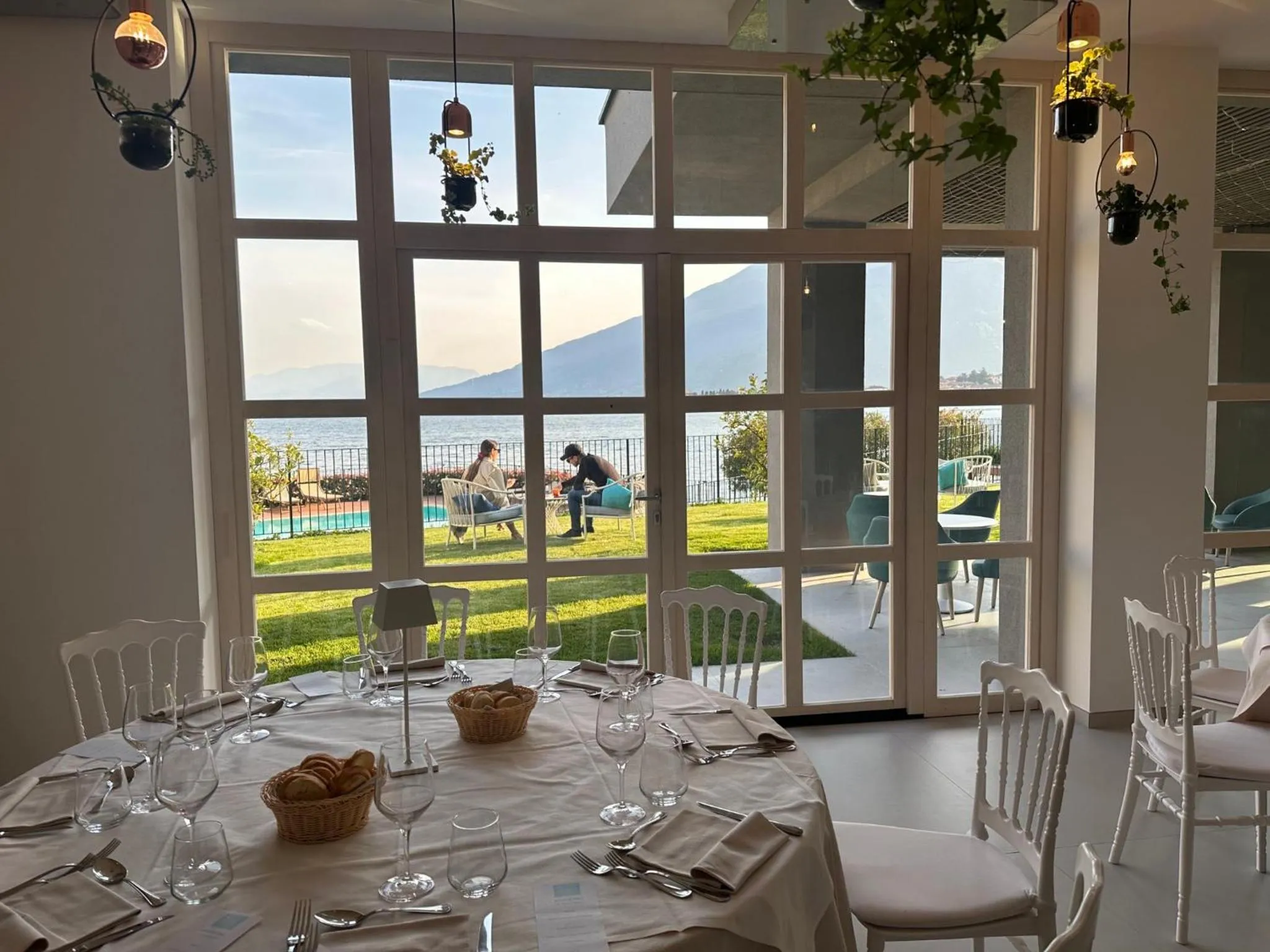 Restaurant/places to eat in Hotel Regina