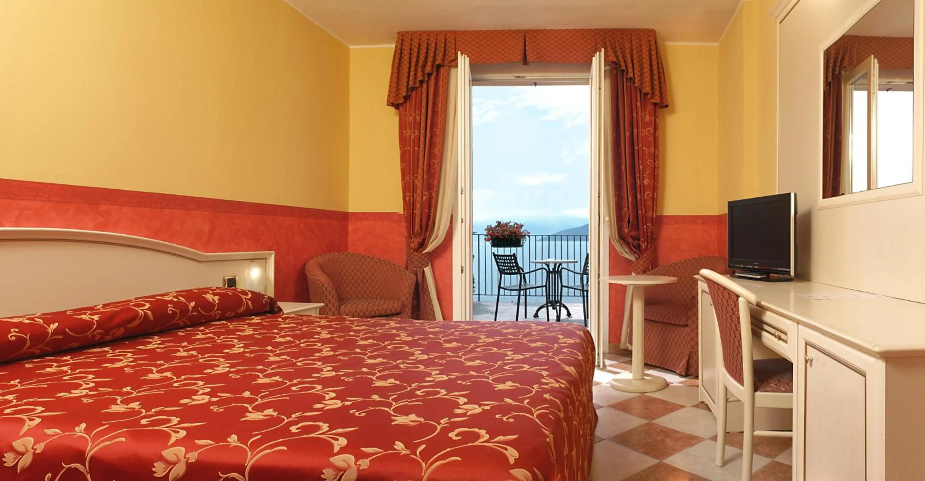 Photo of the whole room, Bed in Hotel Regina