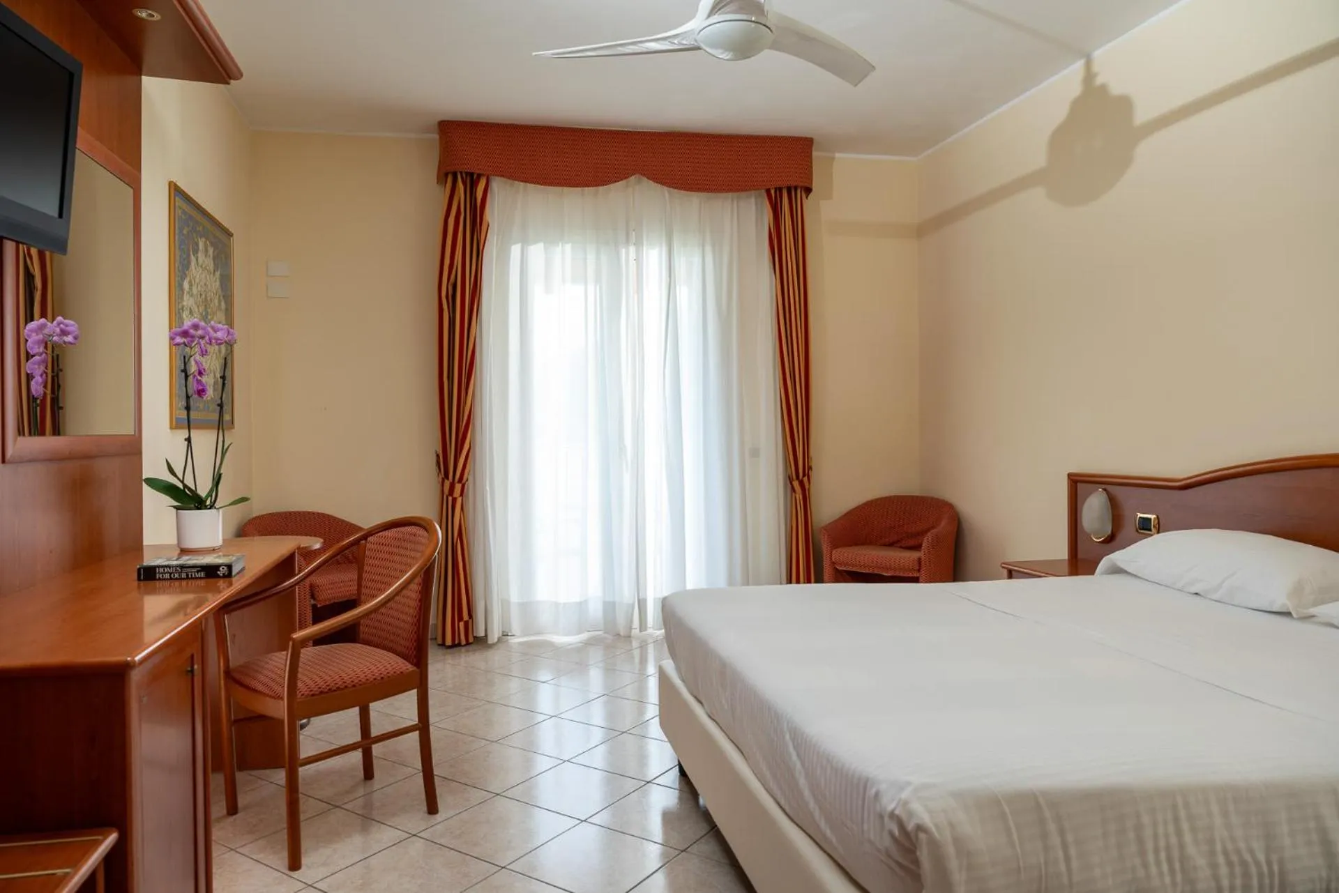 Bedroom, Bed in Hotel Regina