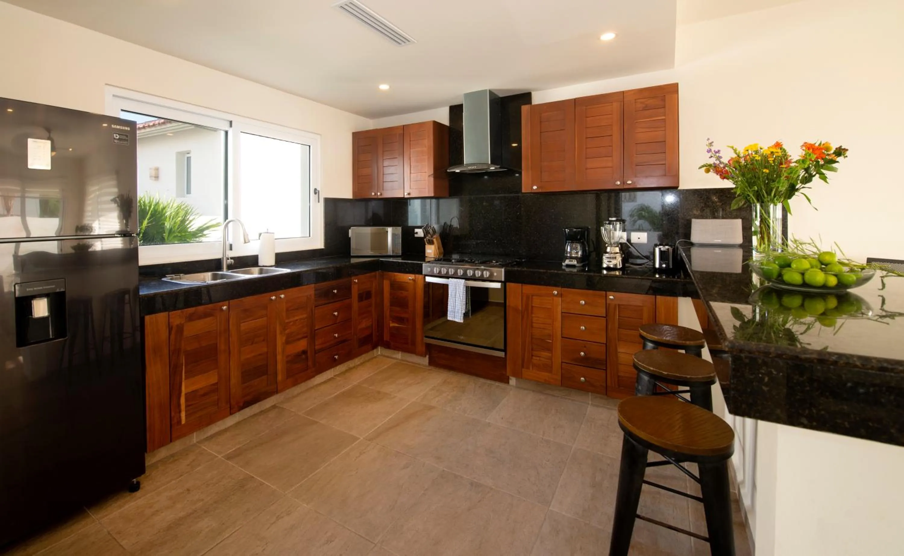 Kitchen or kitchenette in CASA REYES Stunning Rooftop Oceanview