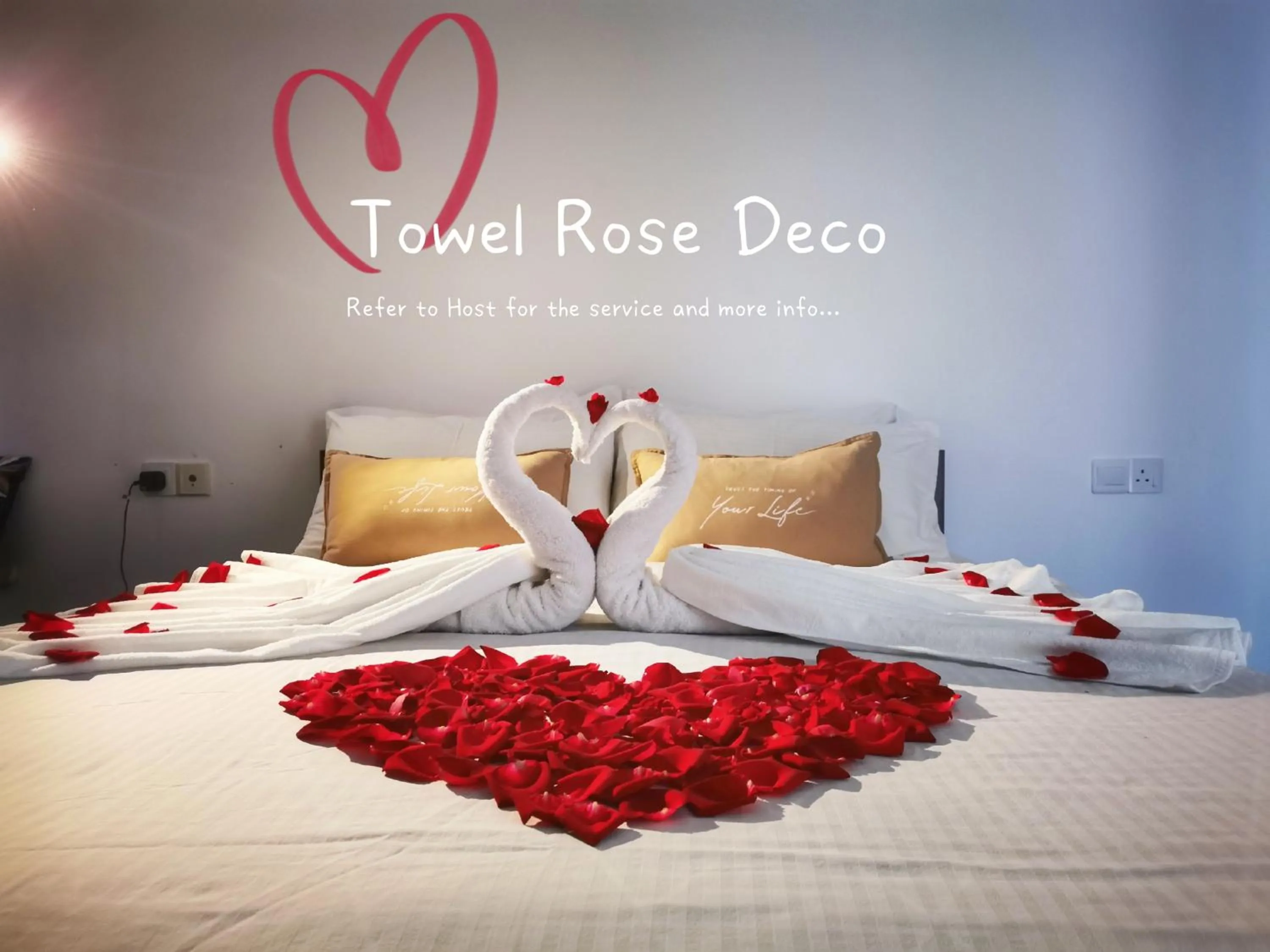 Decorative detail, Bed in Yussy Homestay at R&F Princess Cove