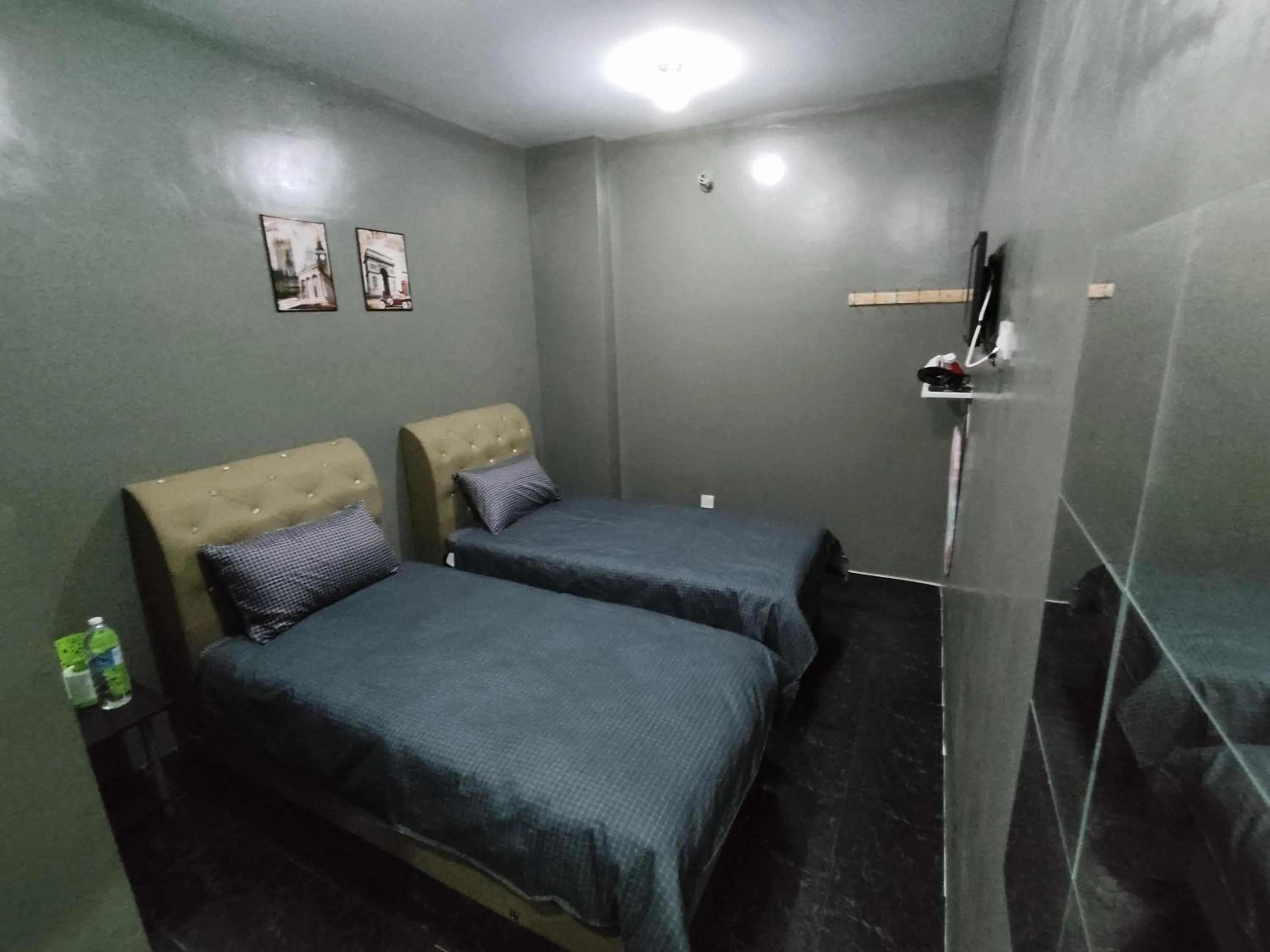 Photo of the whole room, Bed in Hotel Oasis