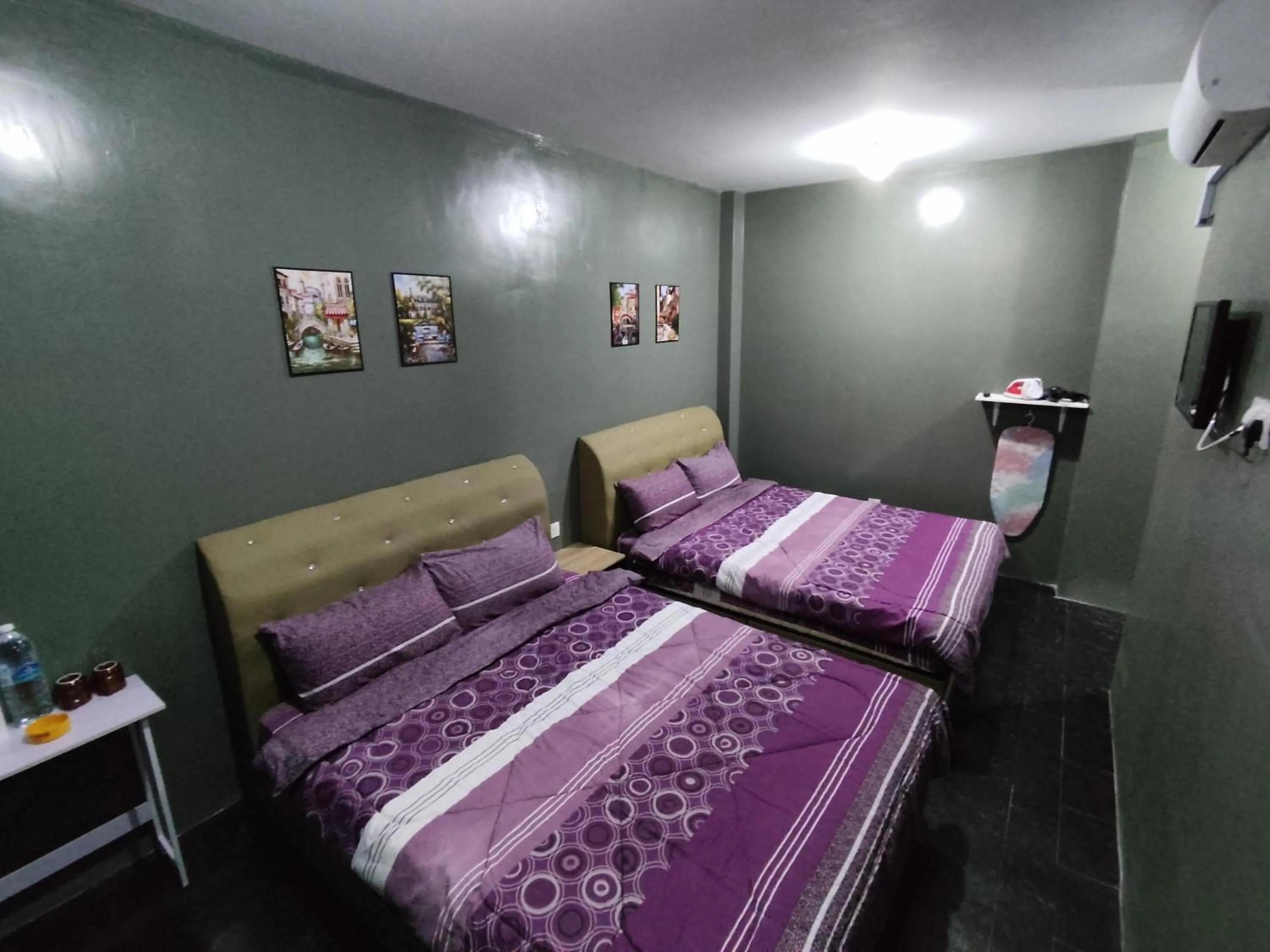 Photo of the whole room, Bed in Hotel Oasis