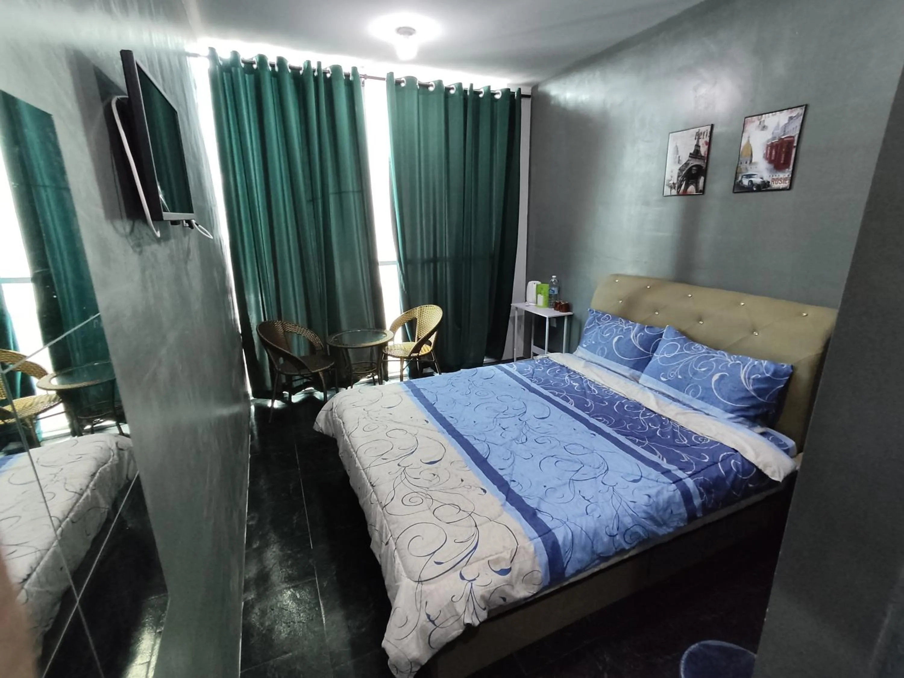 Photo of the whole room, Bed in Hotel Oasis