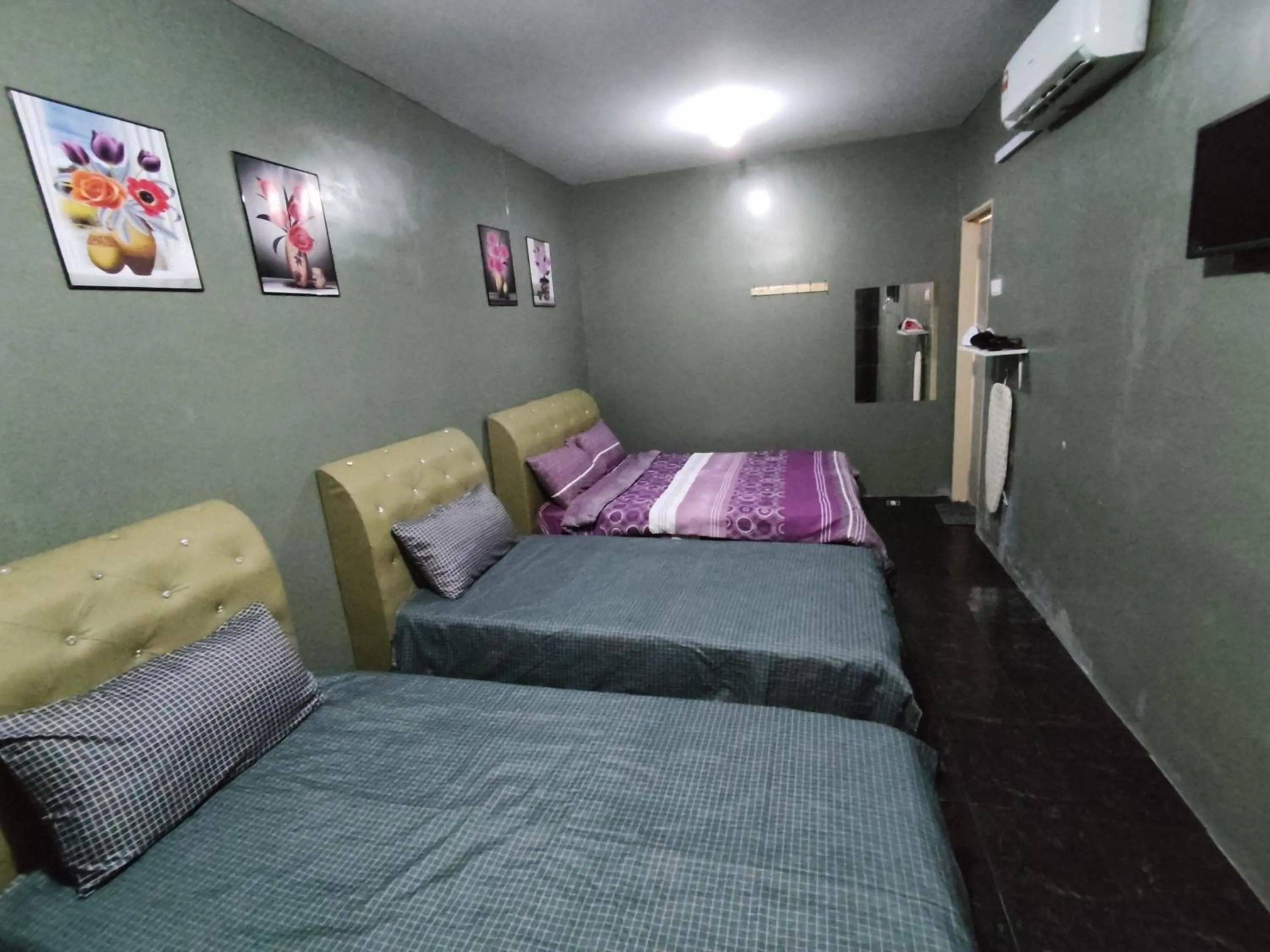 Photo of the whole room, Bed in Hotel Oasis