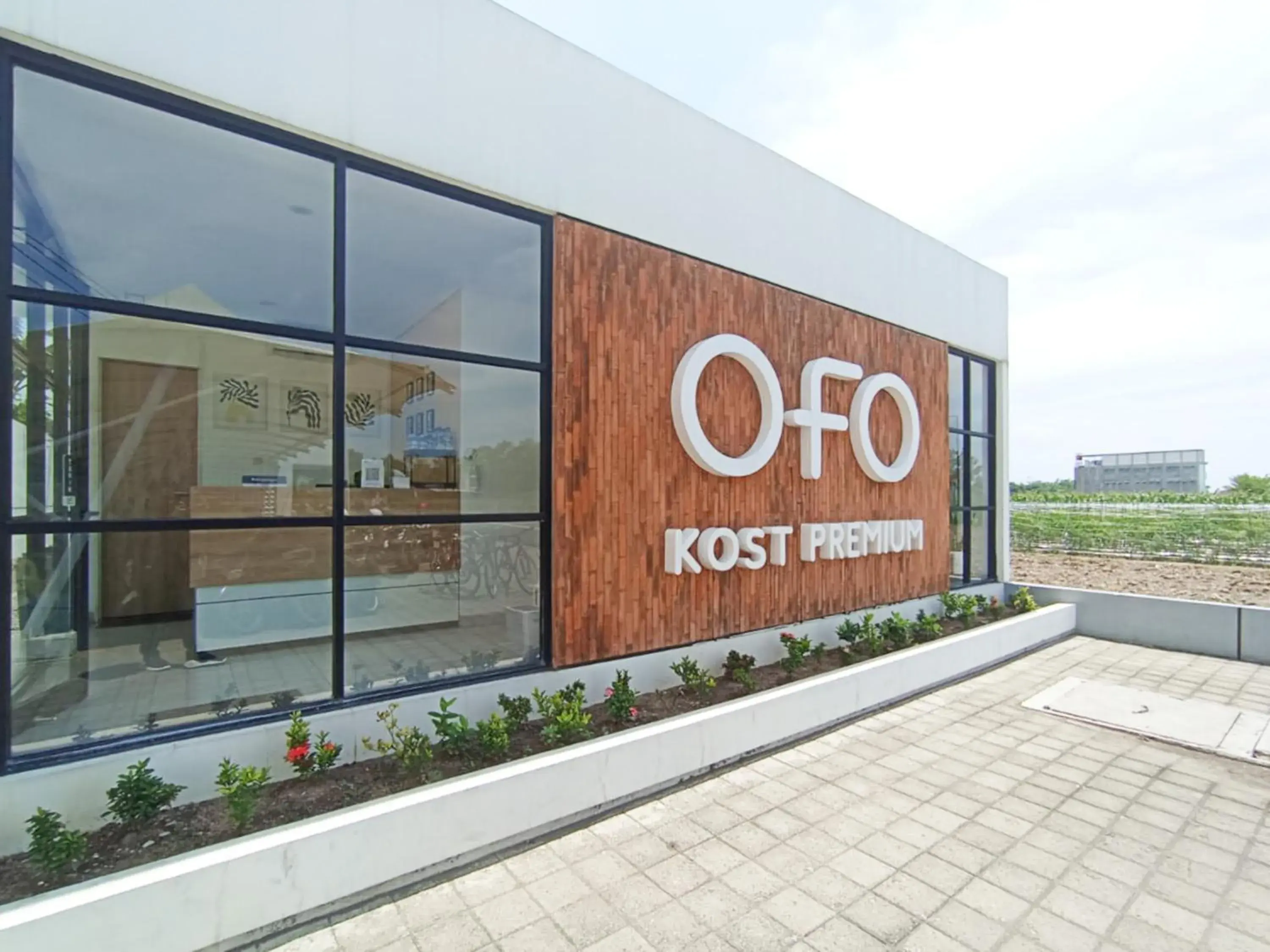 Facade/entrance in OFO Kost Premium Kampung Inggris Pare Syariah Mitra RedDoorz Facade/entrance in OFO Kost Premium Kampung Inggris Pare Syariah Mitra RedDoorz