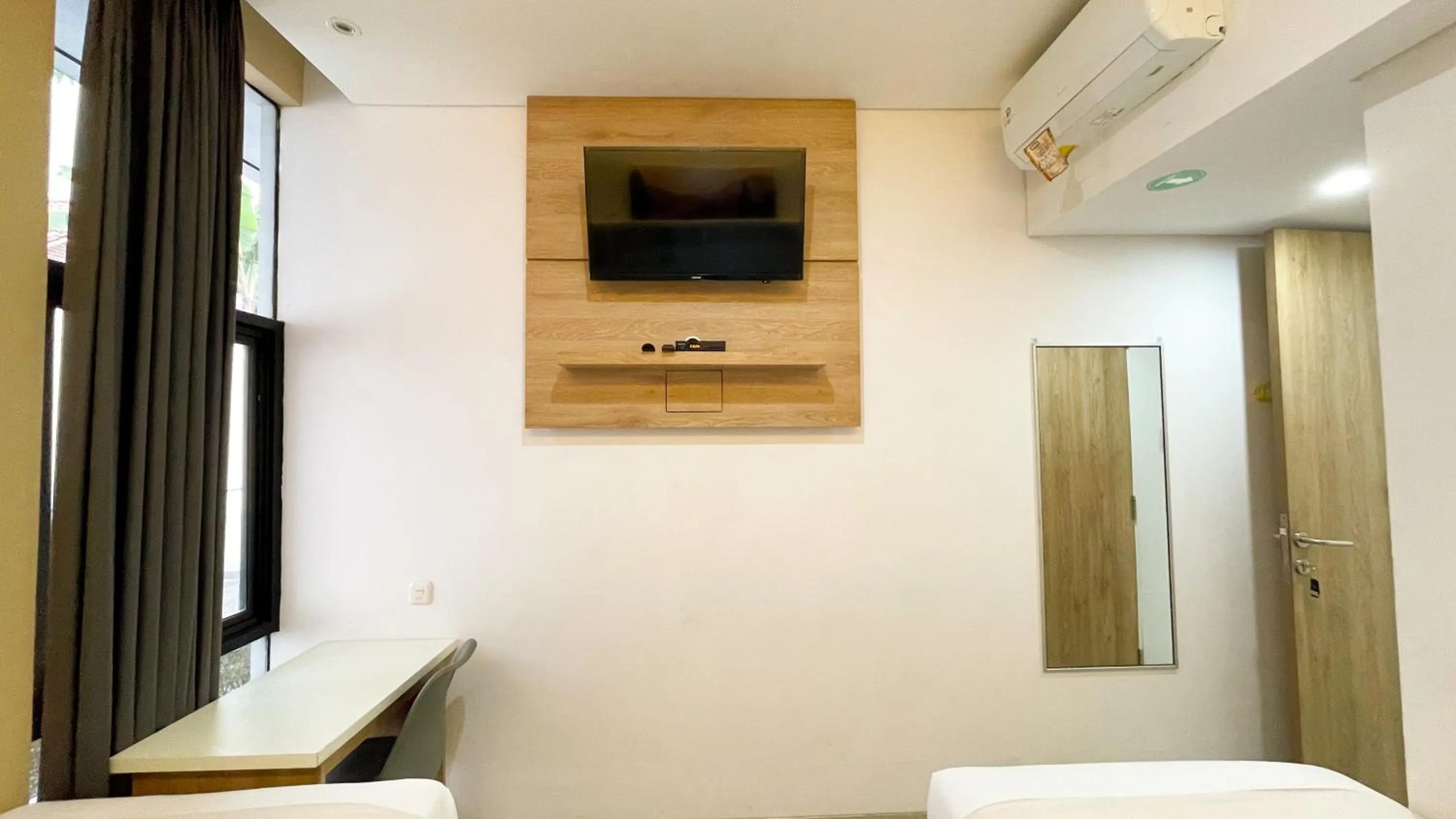 TV and multimedia in OFO Kost Premium Kampung Inggris Pare Syariah Mitra RedDoorz