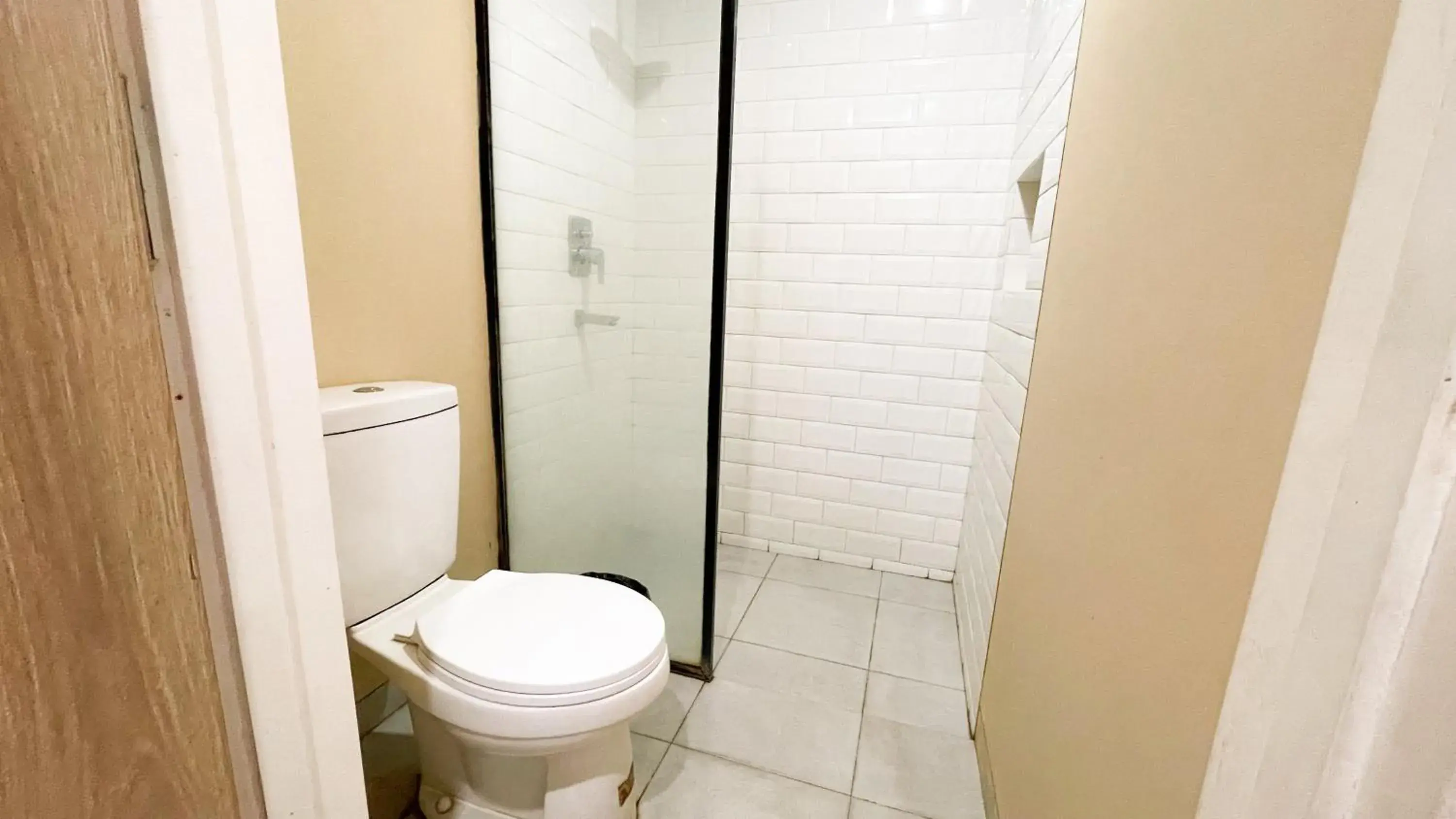 Bathroom in OFO Kost Premium Kampung Inggris Pare Syariah Mitra RedDoorz Bathroom in OFO Kost Premium Kampung Inggris Pare Syariah Mitra RedDoorz