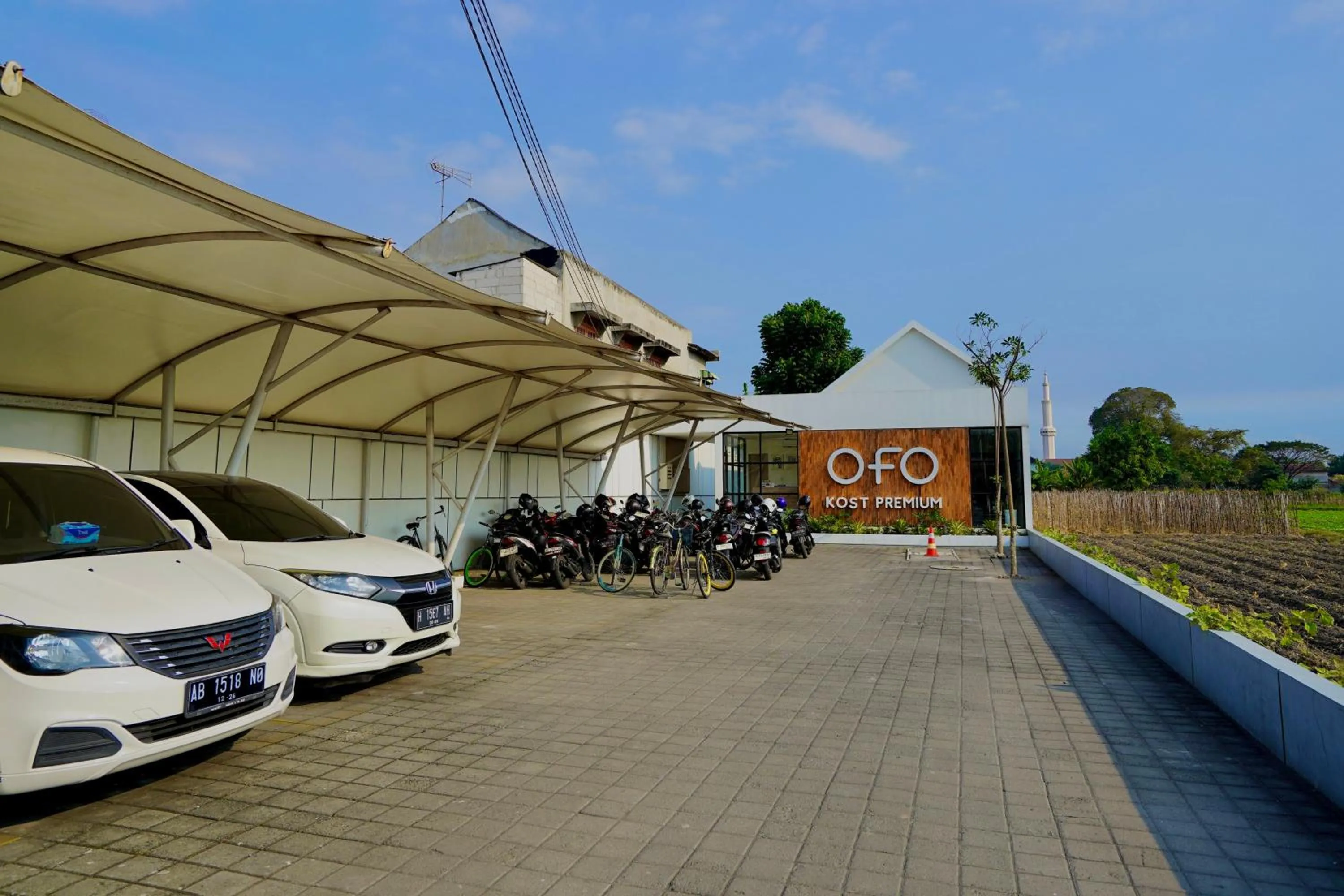 Parking in OFO Kost Premium Kampung Inggris Pare Syariah Mitra RedDoorz