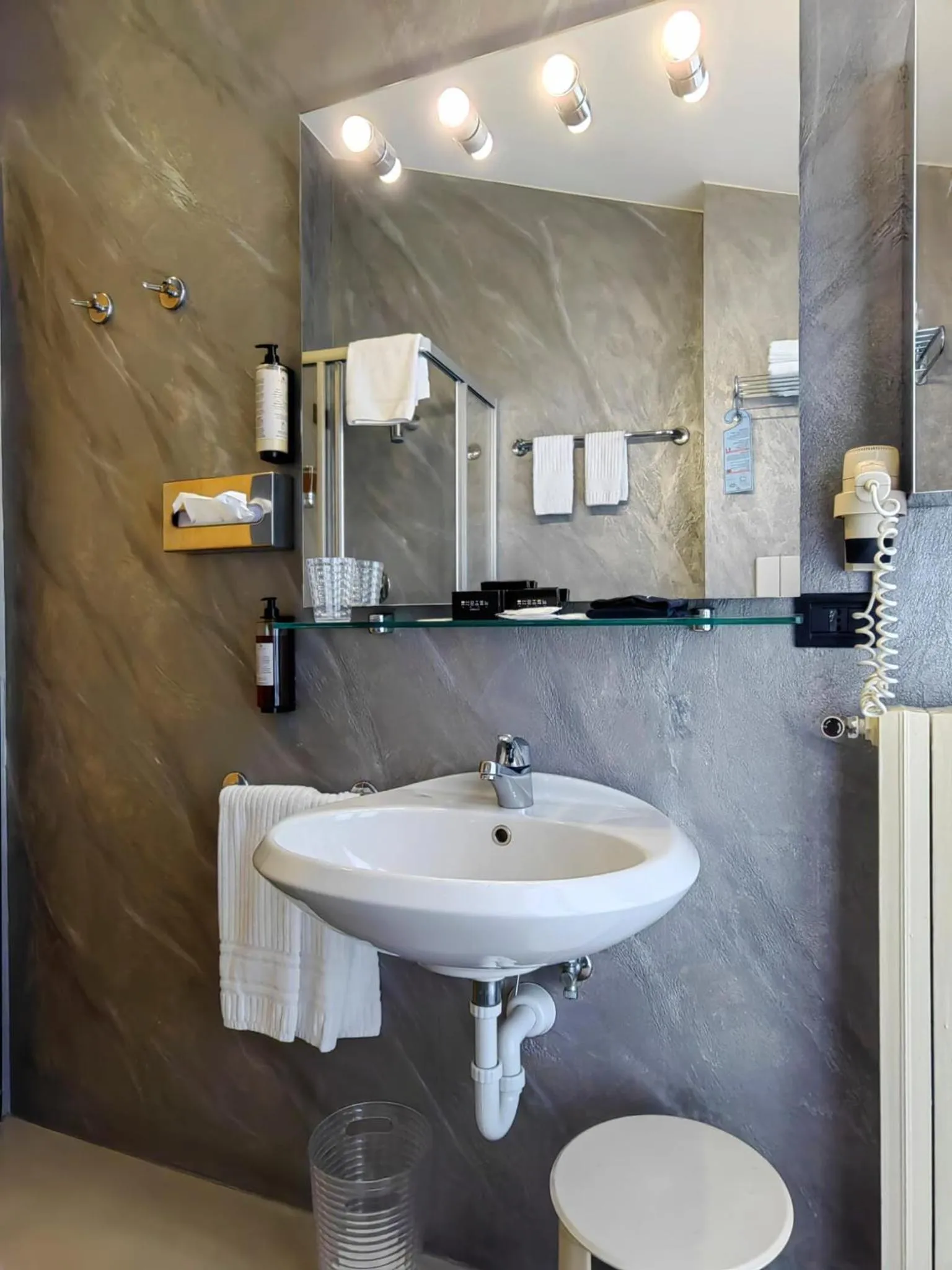 Bathroom in Hotel Ancora