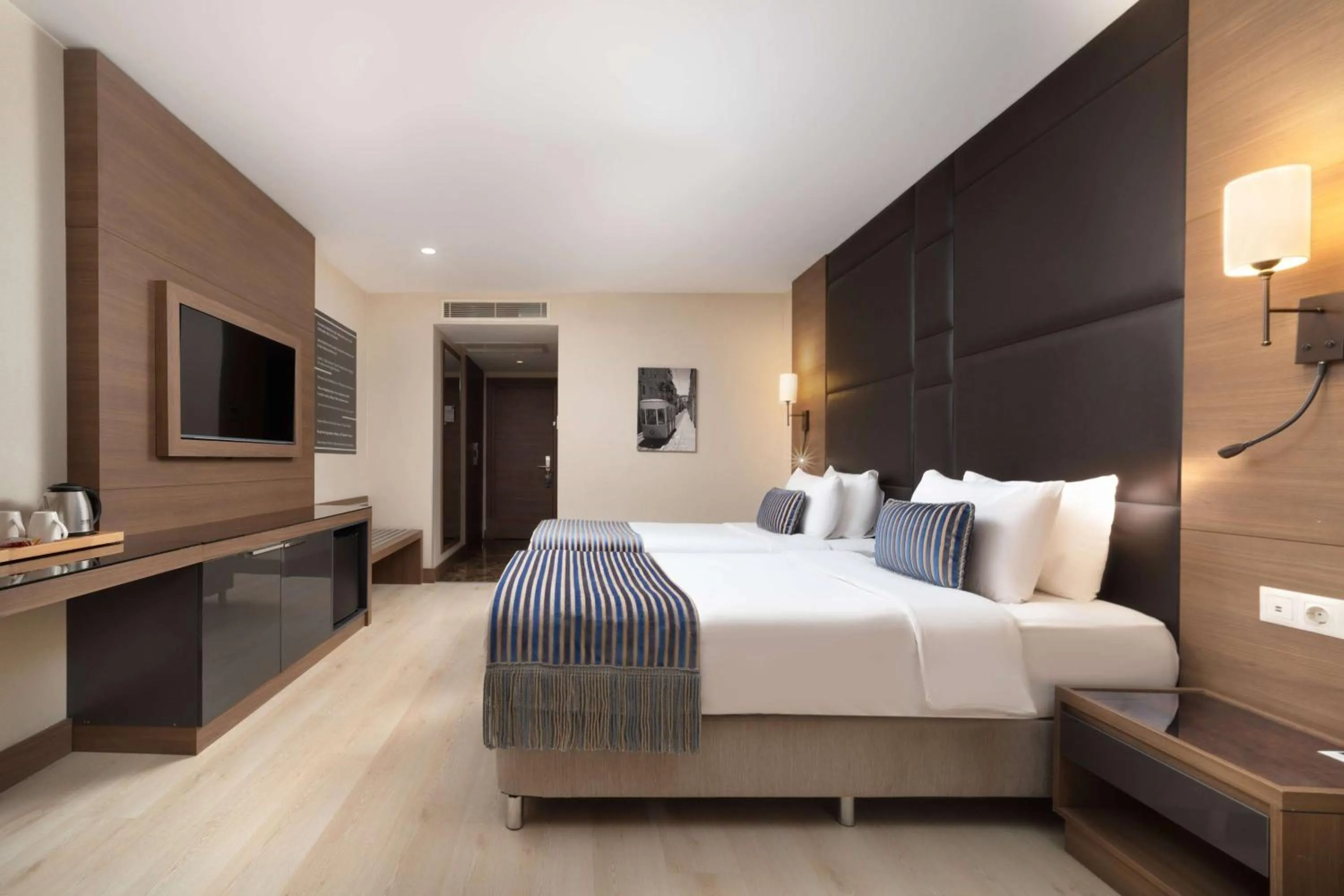 Photo of the whole room, Bed in TRYP By Wyndham Istanbul Sisli Hotel