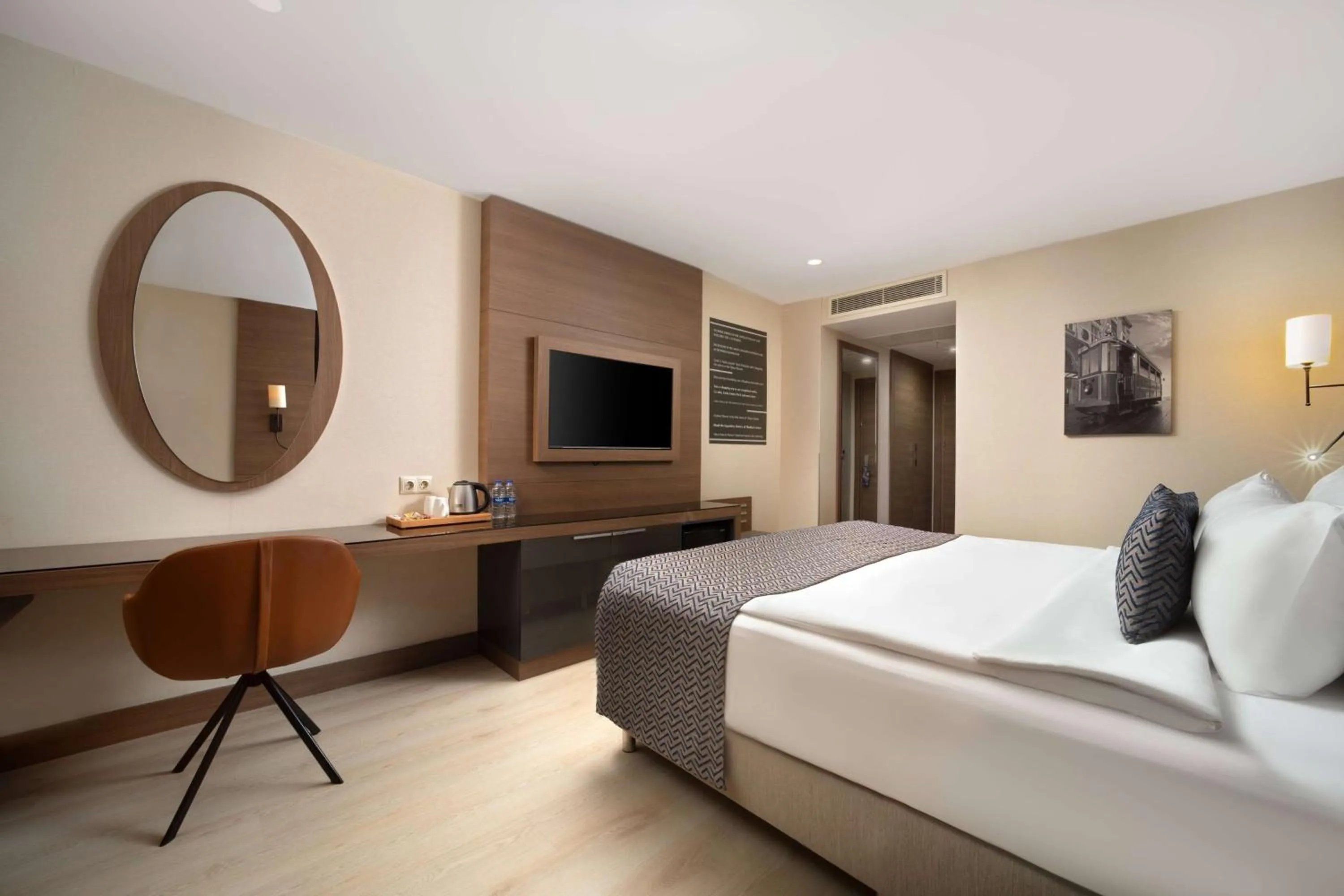 Photo of the whole room, Bed in TRYP By Wyndham Istanbul Sisli Hotel