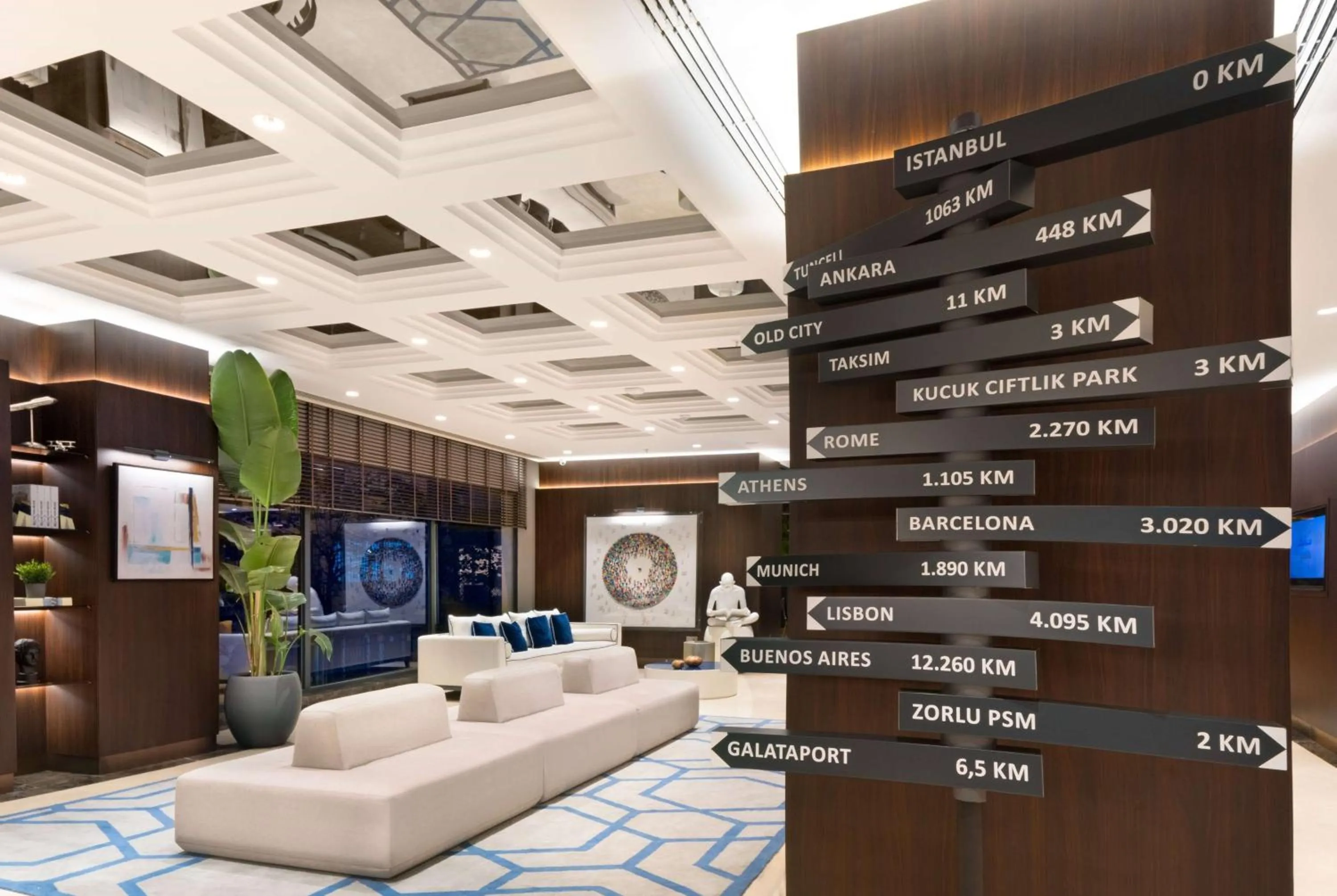 Lobby or reception in TRYP By Wyndham Istanbul Sisli Hotel