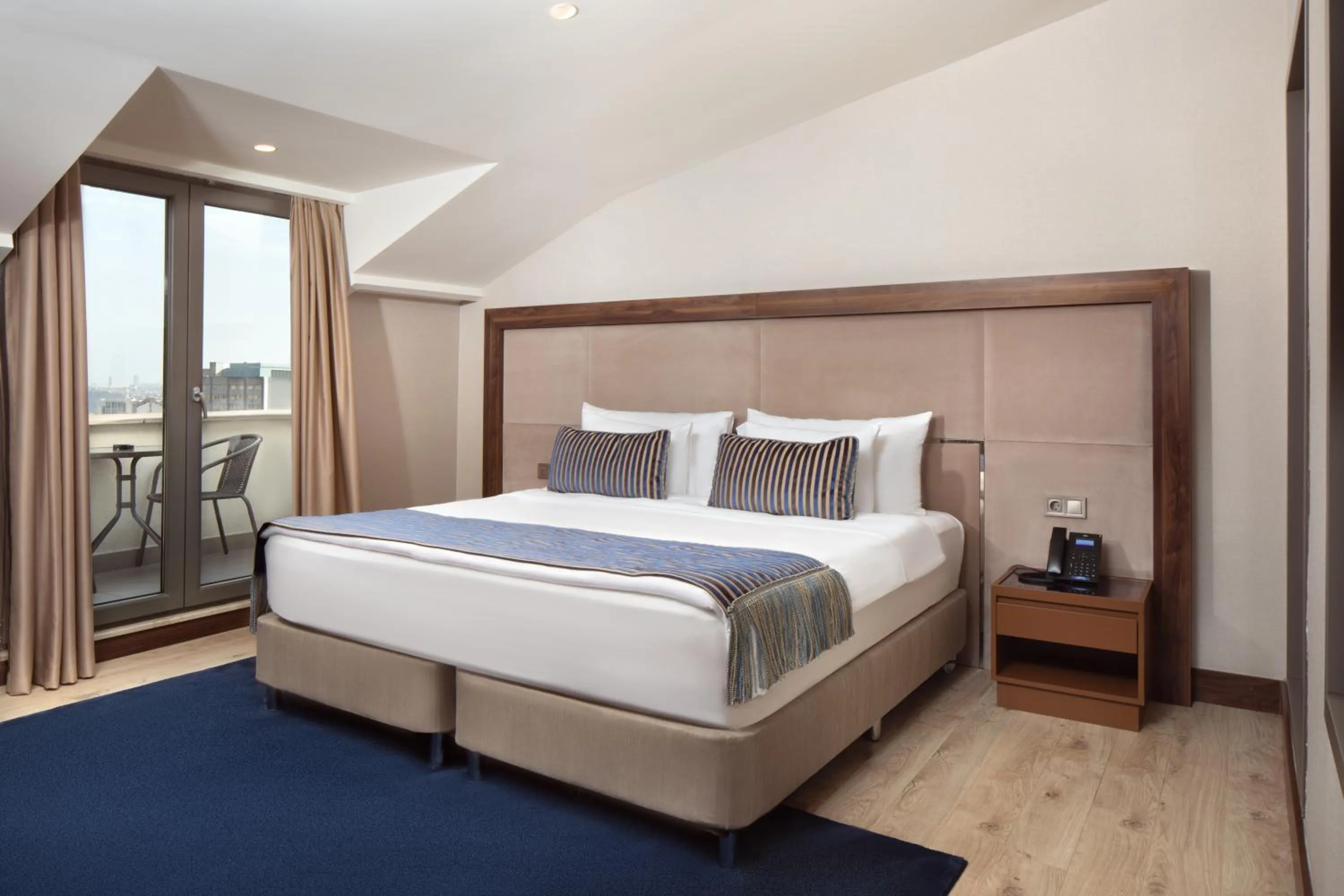 Photo of the whole room, Bed in TRYP By Wyndham Istanbul Sisli Hotel