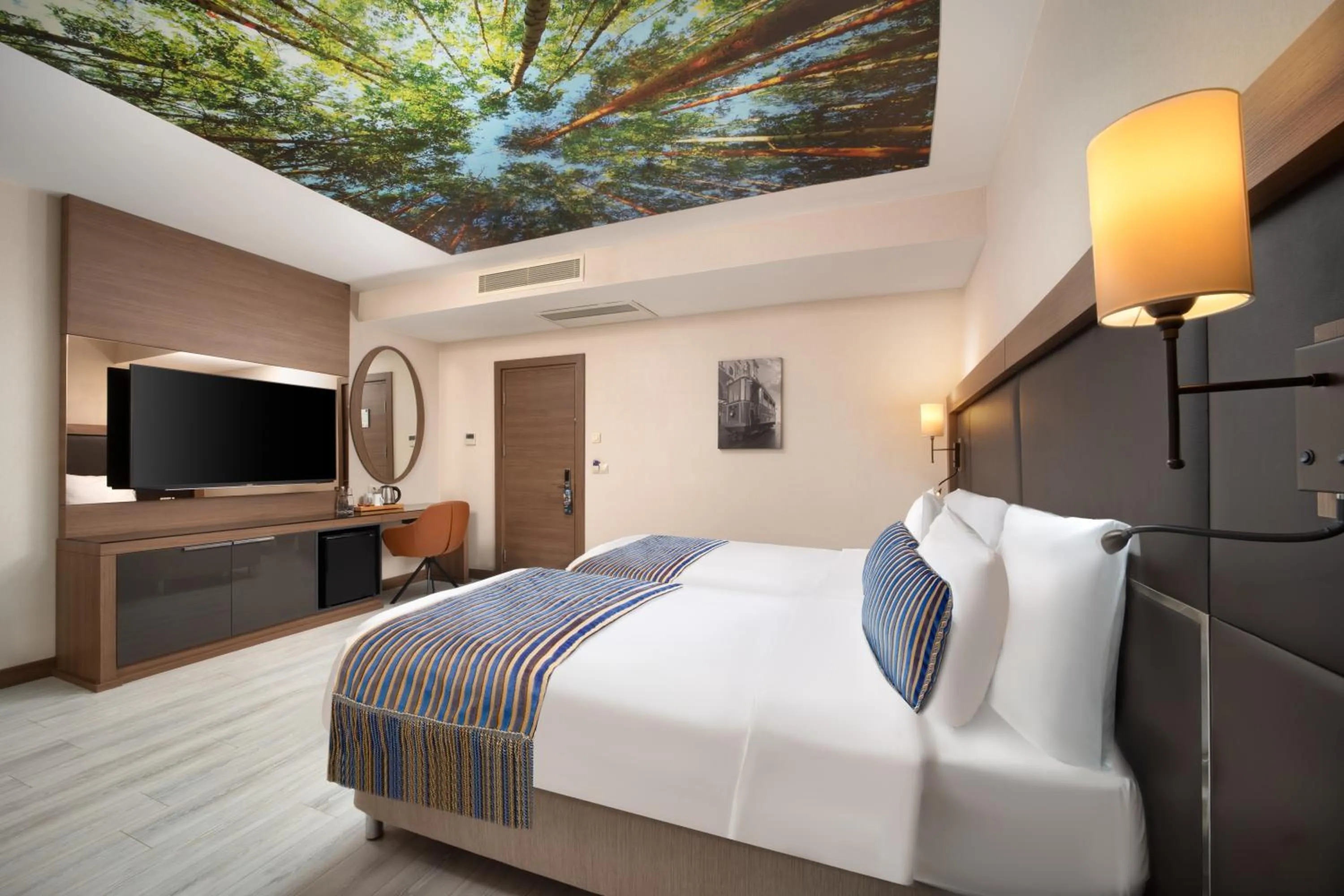 Photo of the whole room, Bed in TRYP By Wyndham Istanbul Sisli Hotel