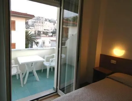 Day, Bed in Hotel Mayor