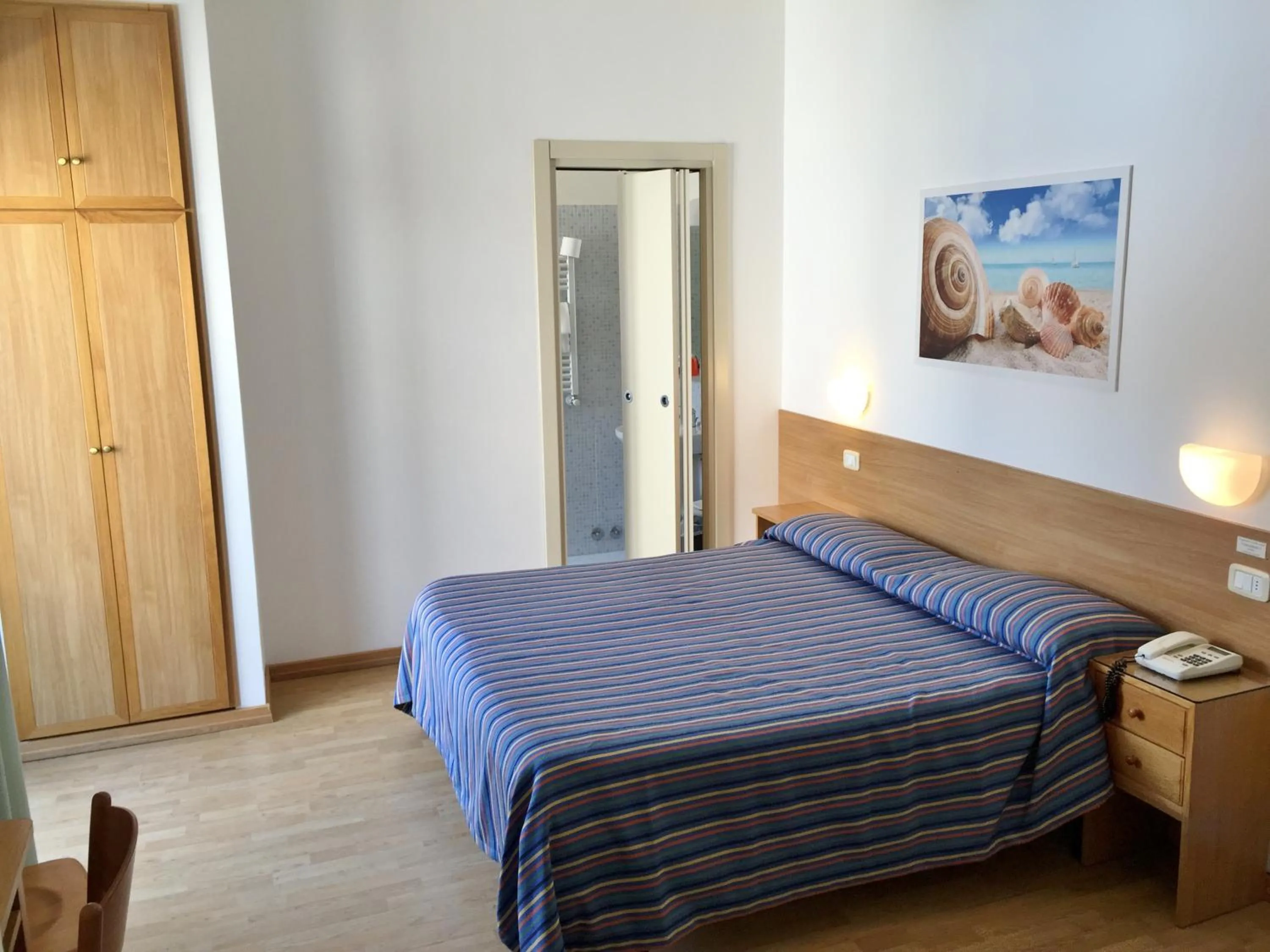 Photo of the whole room, Bed in Hotel Mayor