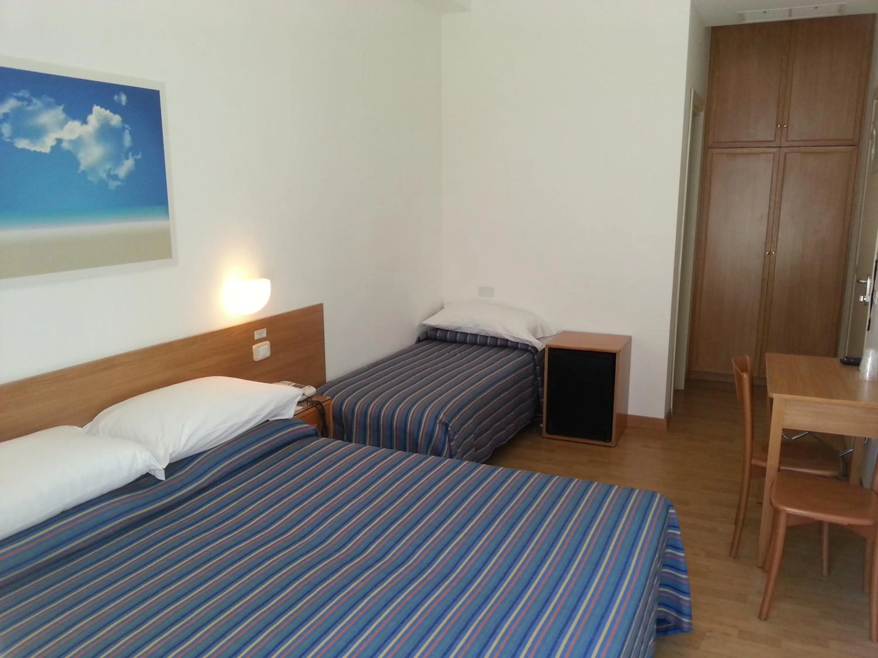 Photo of the whole room, Bed in Hotel Mayor