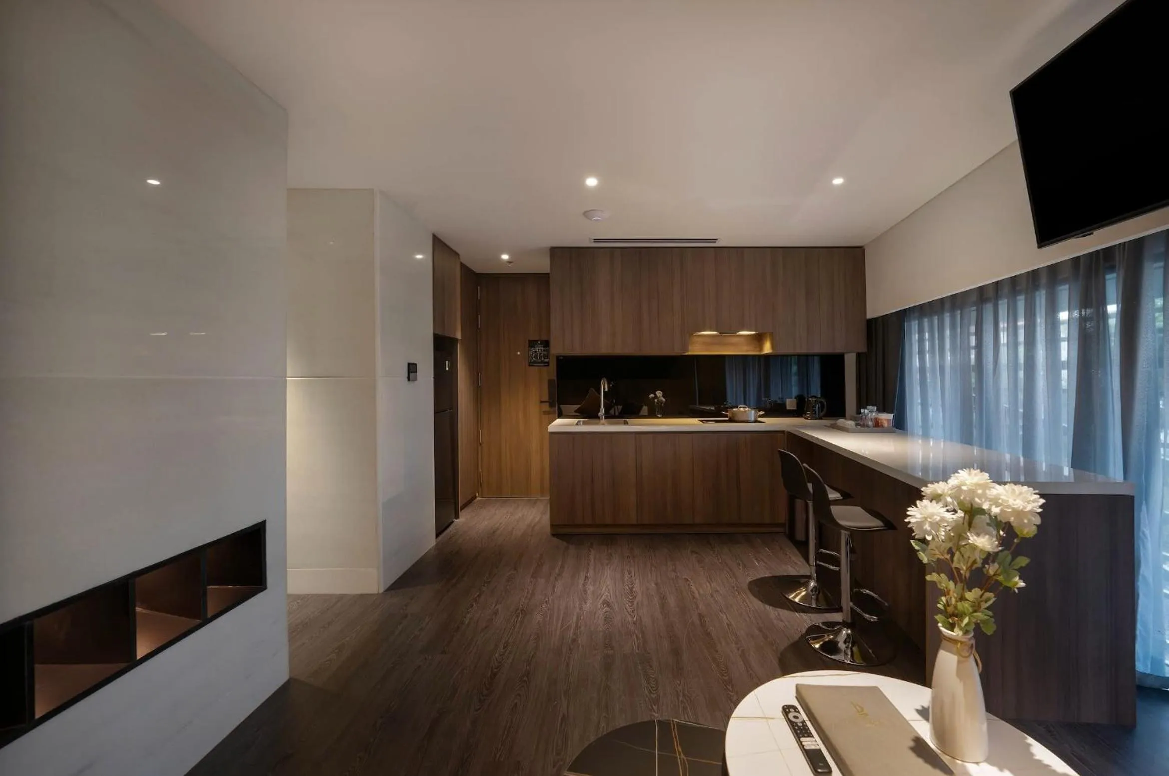 TV and multimedia in Draco Hotel & Suites