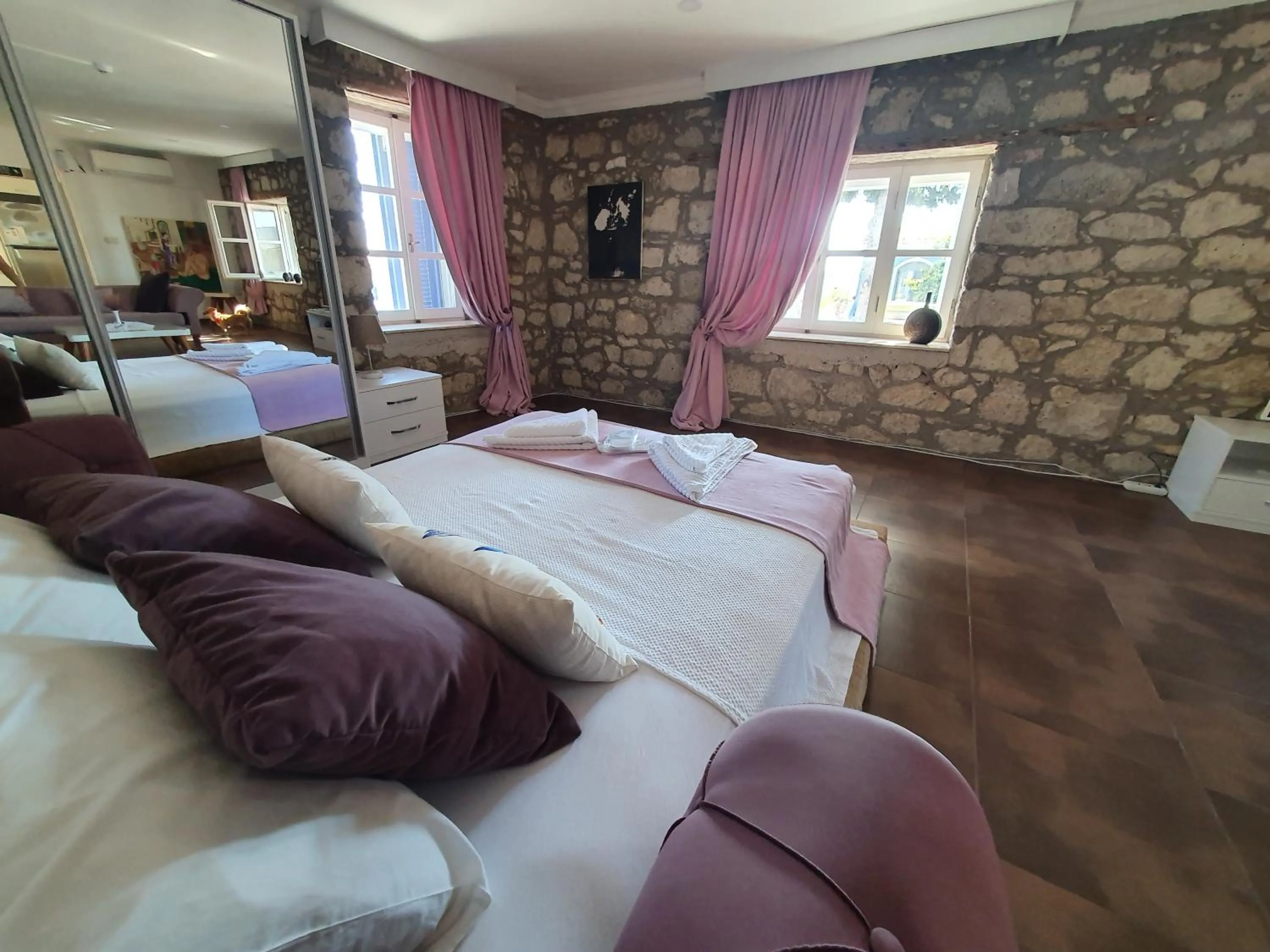 Massage in Leyla Suite