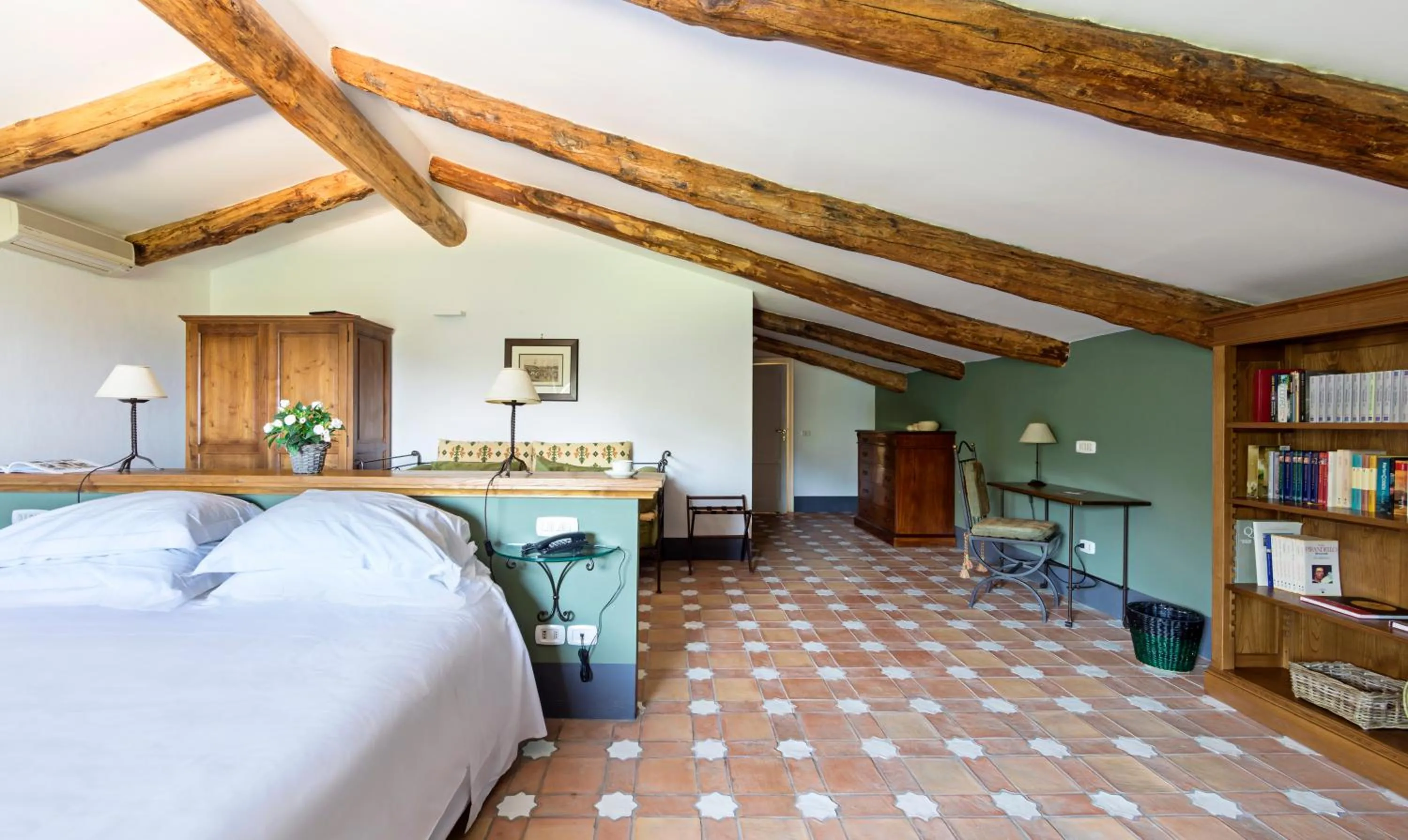 Photo of the whole room, Bed in Relais Regina Giovanna
