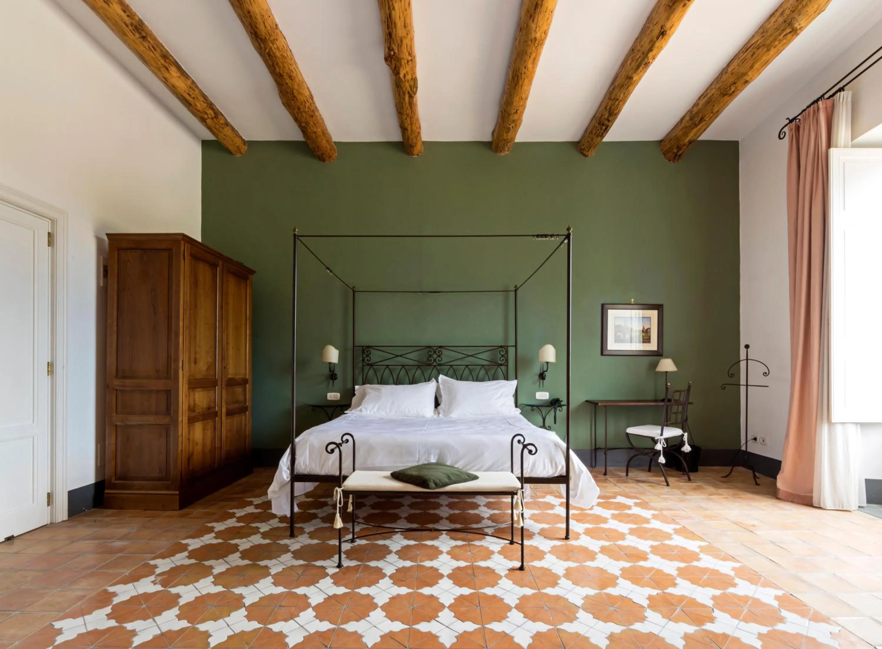 Day, Bed in Relais Regina Giovanna