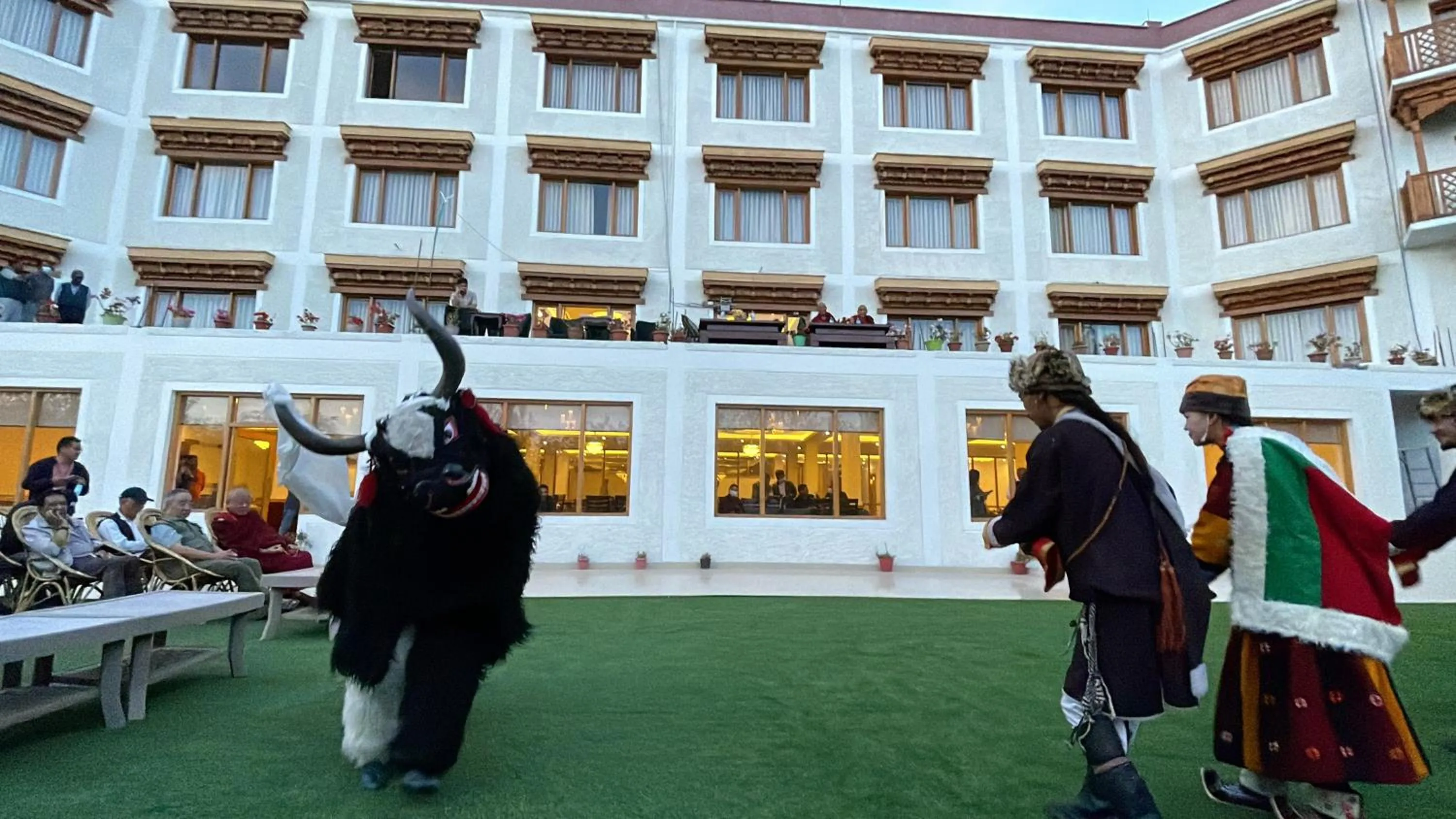 group of guests in Hotel Deskitsal