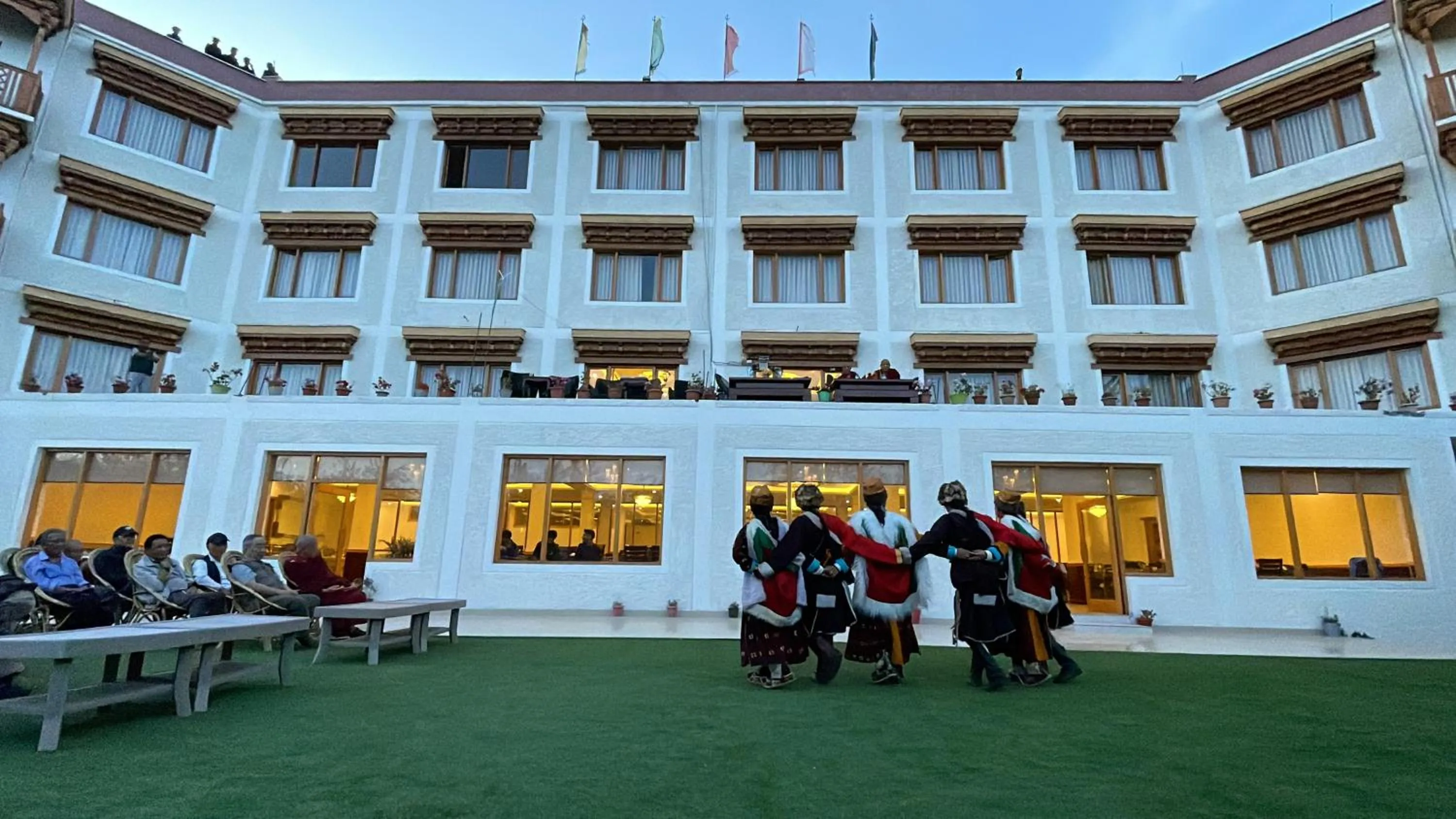 group of guests in Hotel Deskitsal