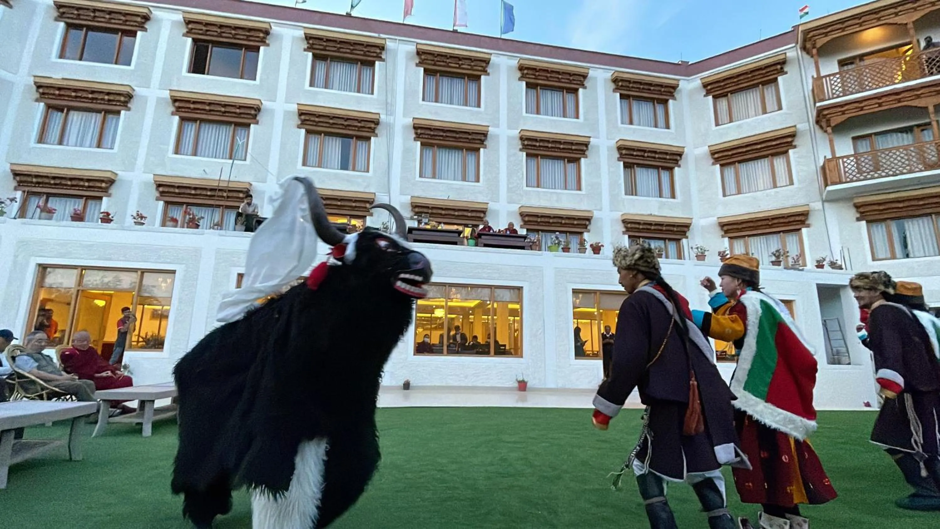 People in Hotel Deskitsal