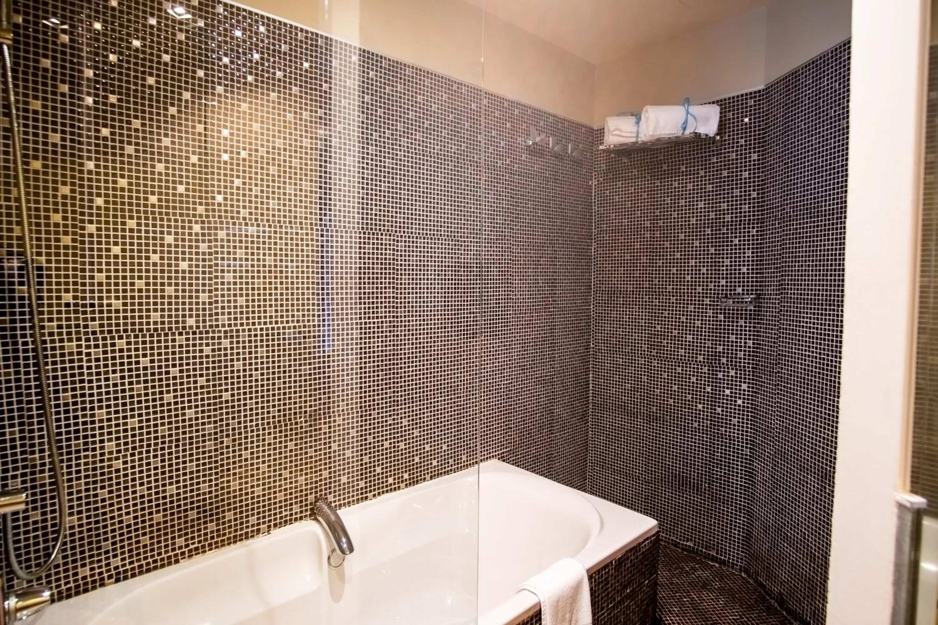 Shower in Hotel Carboneras Cabo de Gata Spa