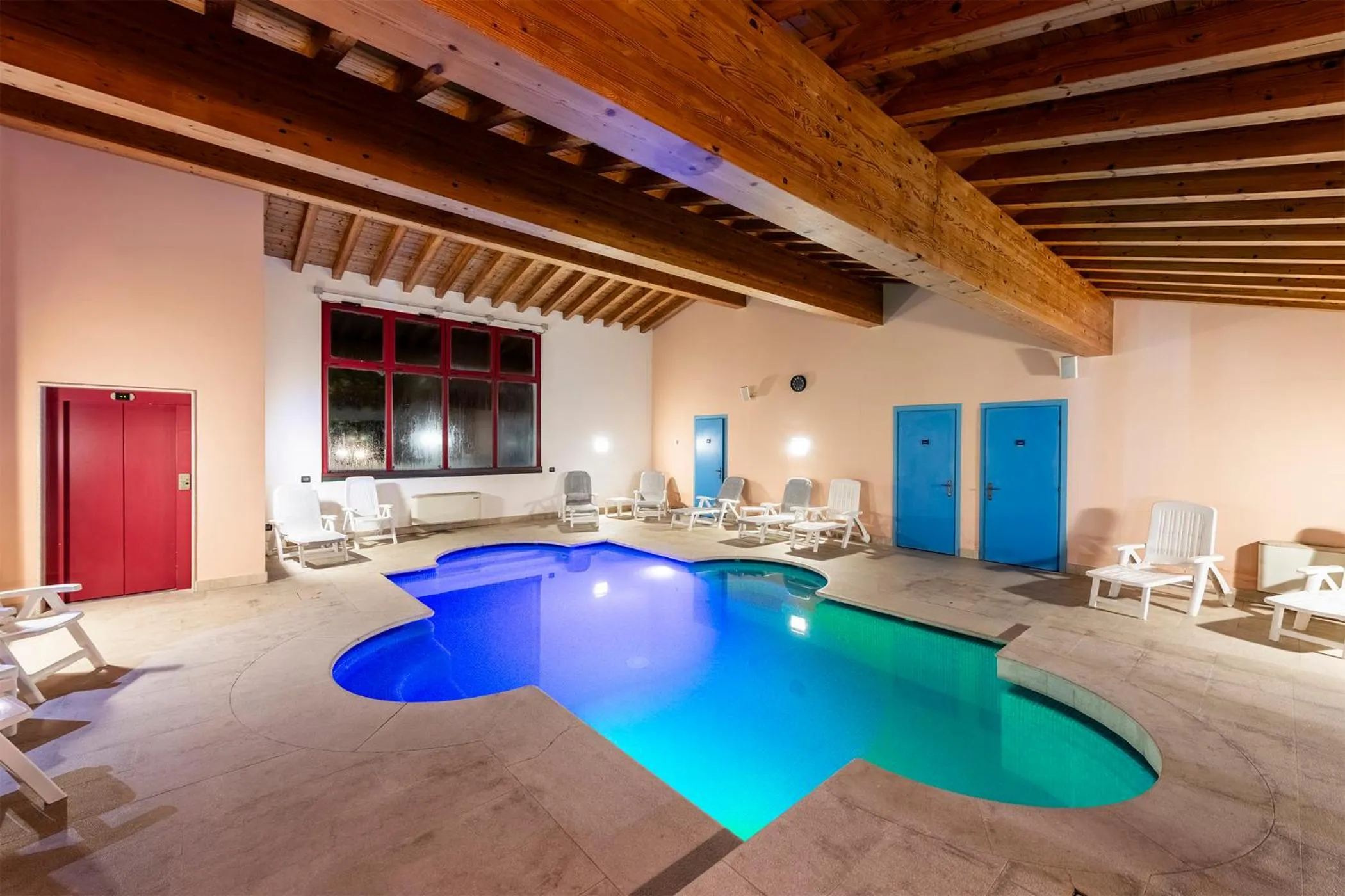 Swimming pool in Hotel Vecchio Casello
